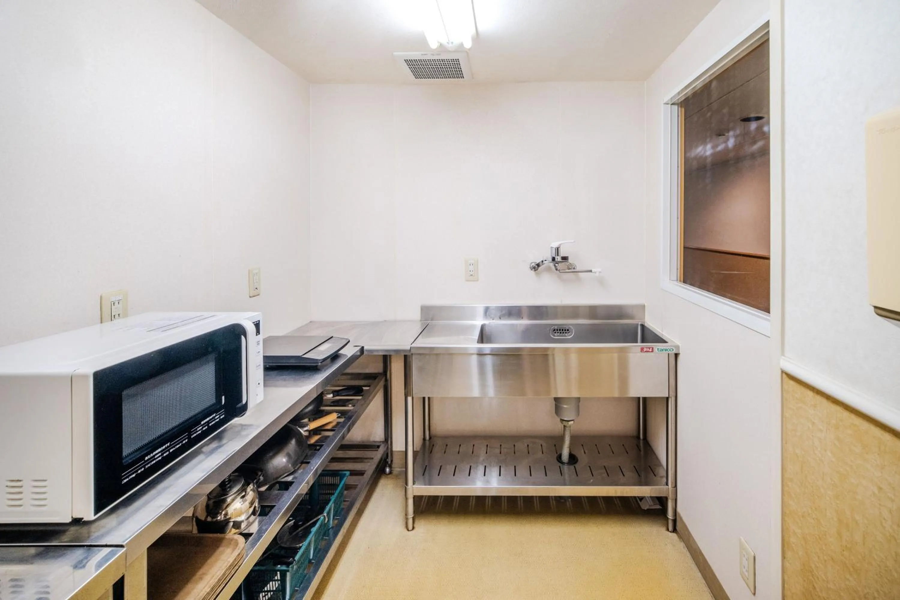 Communal kitchen in Central Hotel Sasebo