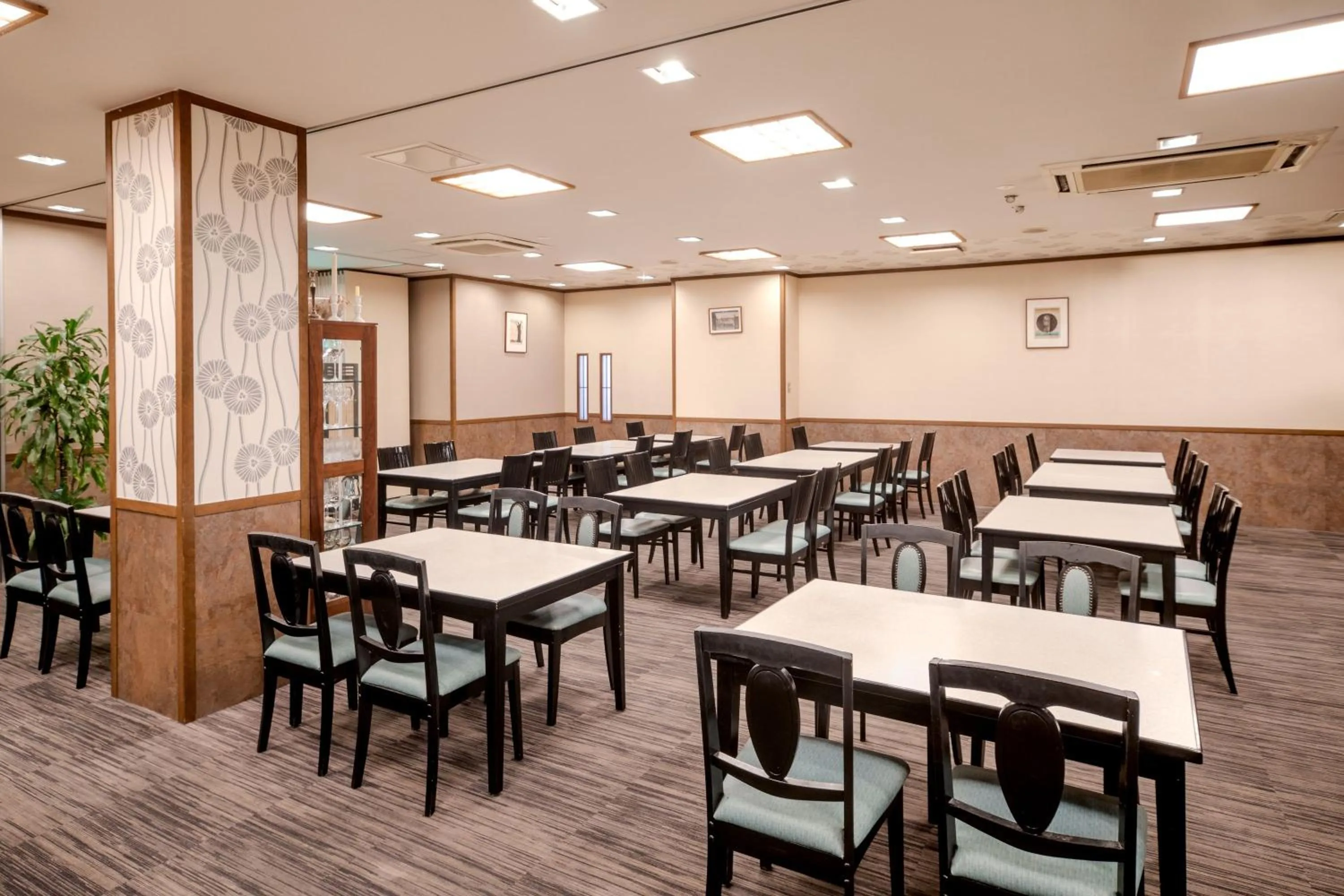 Restaurant/places to eat in Central Hotel Sasebo