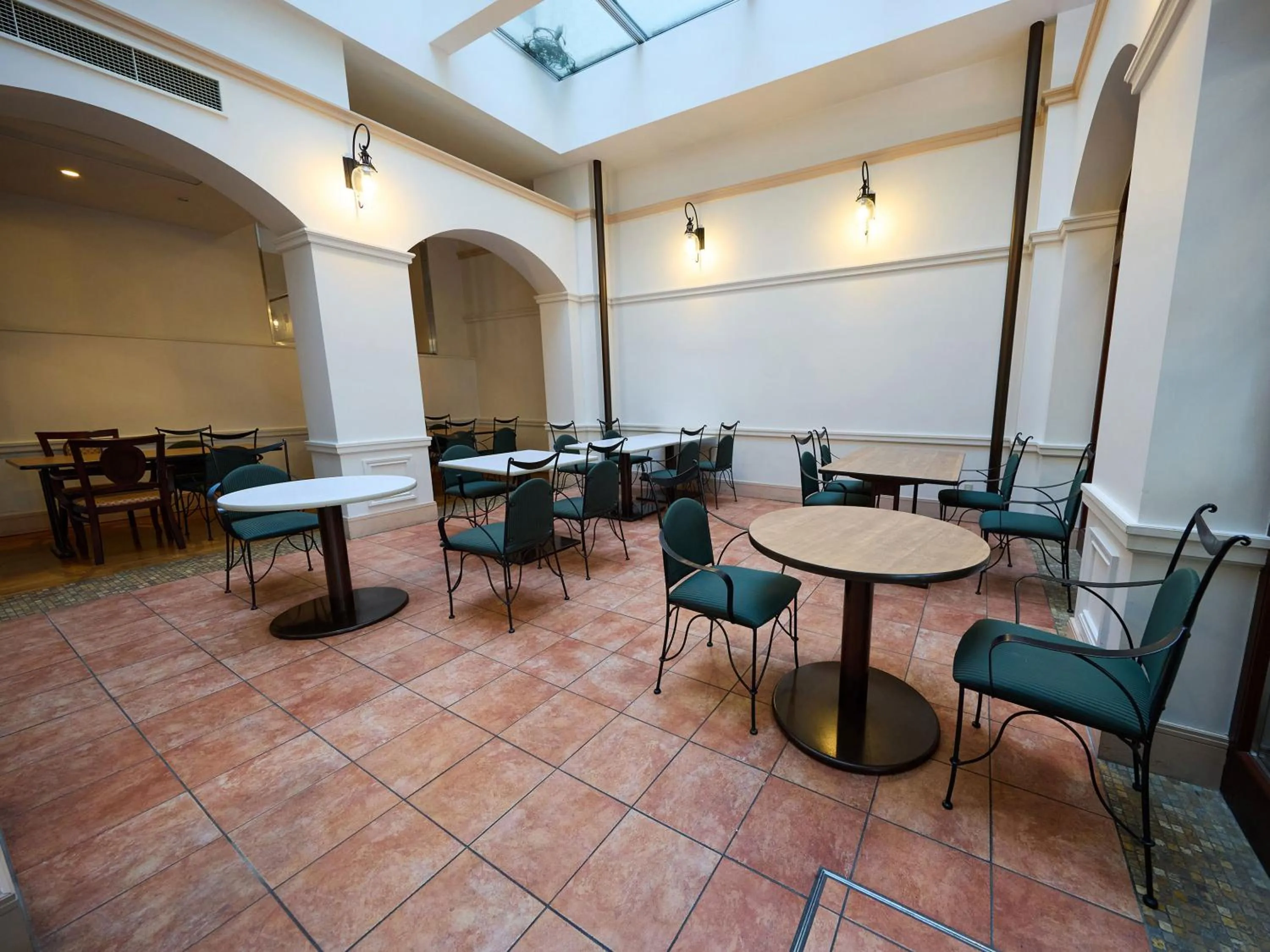 Restaurant/places to eat in Nikko Station Hotel Classic