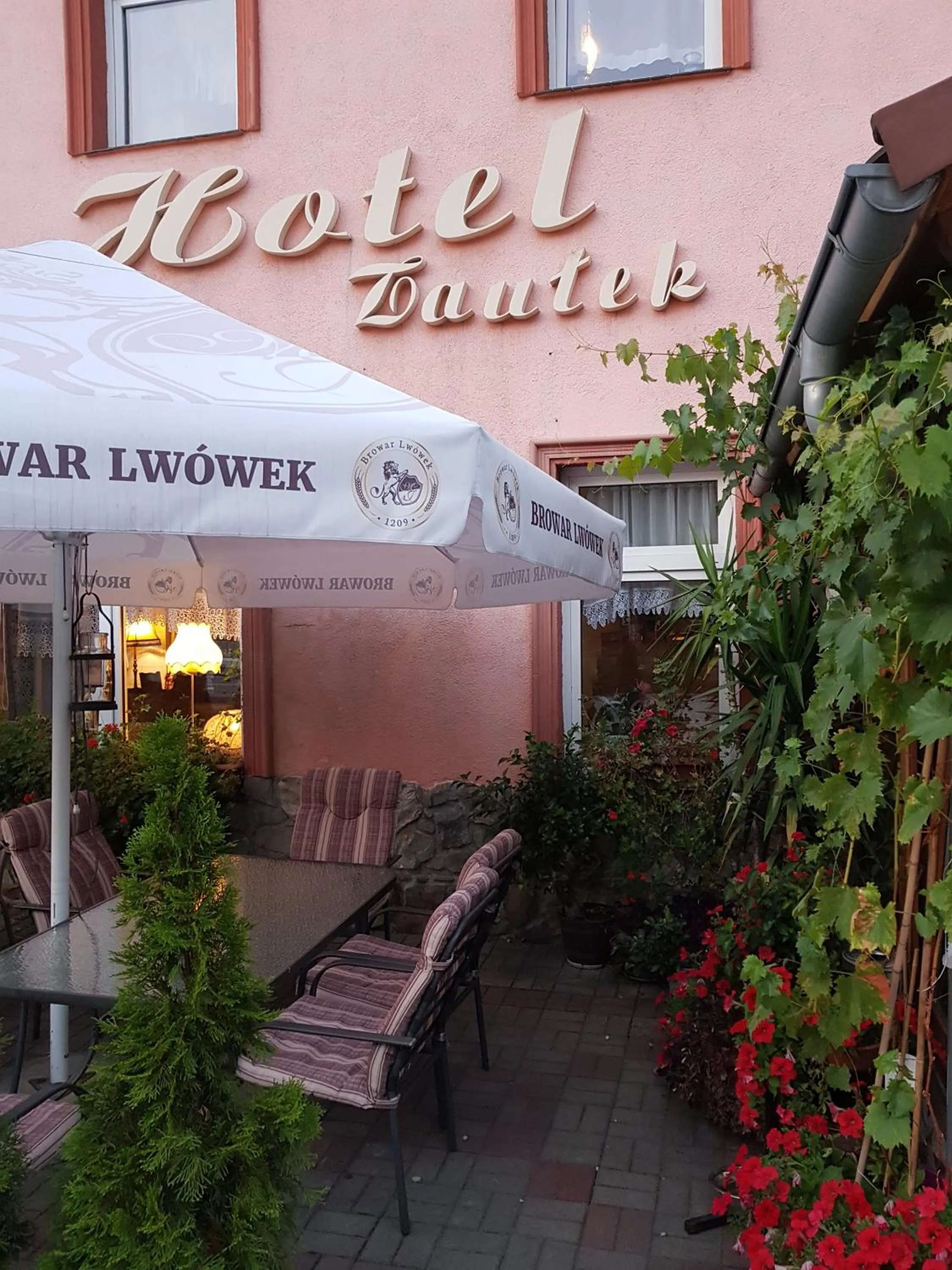 HOTEL "ZAUŁEK" Spółka Cywilna Zbigniew Świderski, Elżbieta Świderska