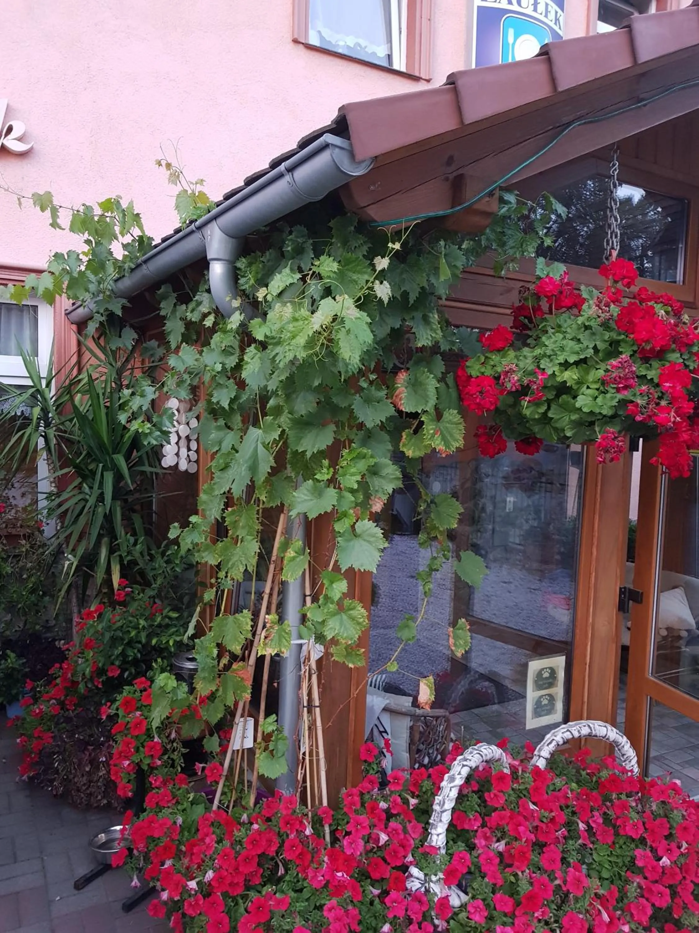 HOTEL "ZAUŁEK" Spółka Cywilna Zbigniew Świderski, Elżbieta Świderska