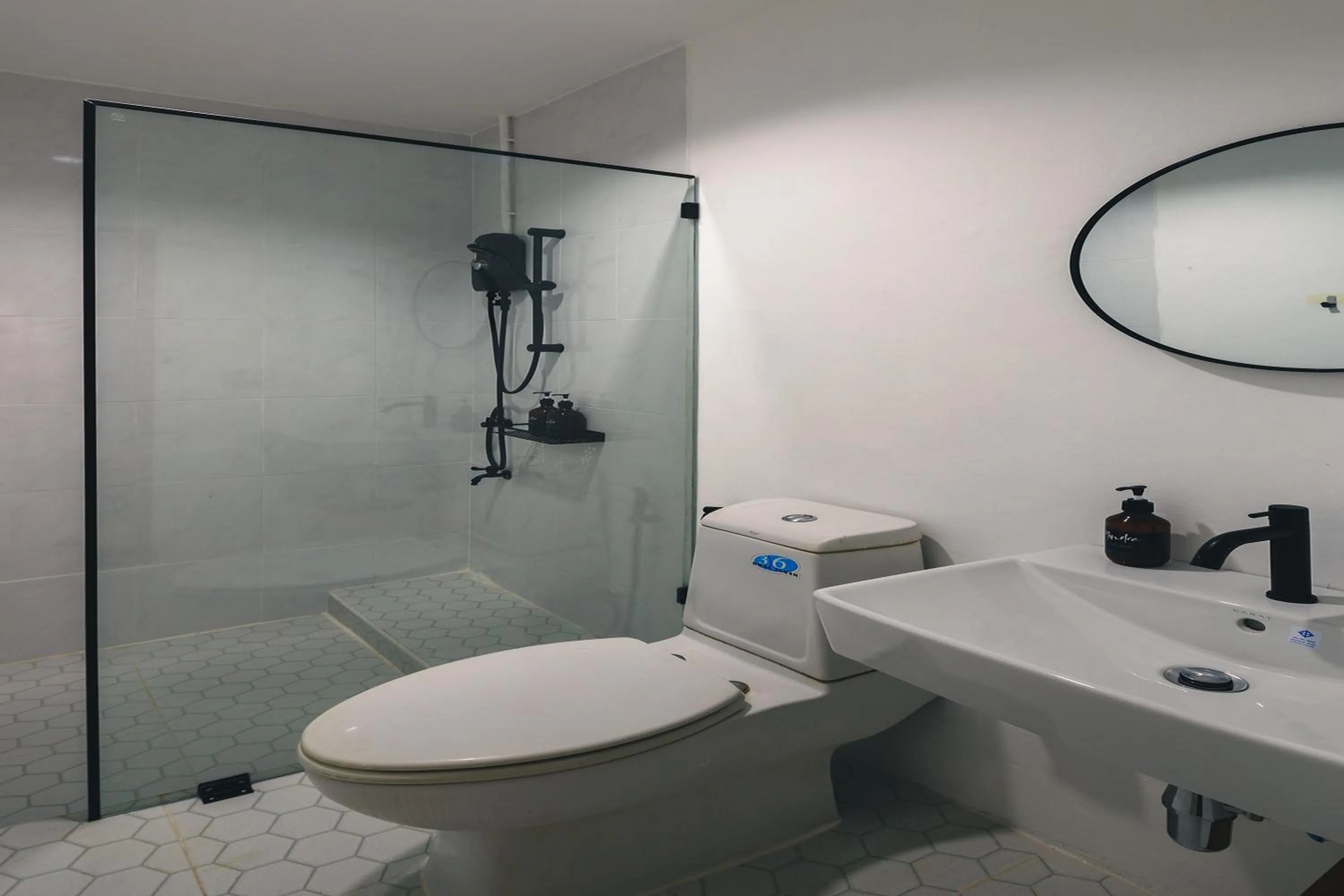 Bathroom in Yindee Travellers Lodge