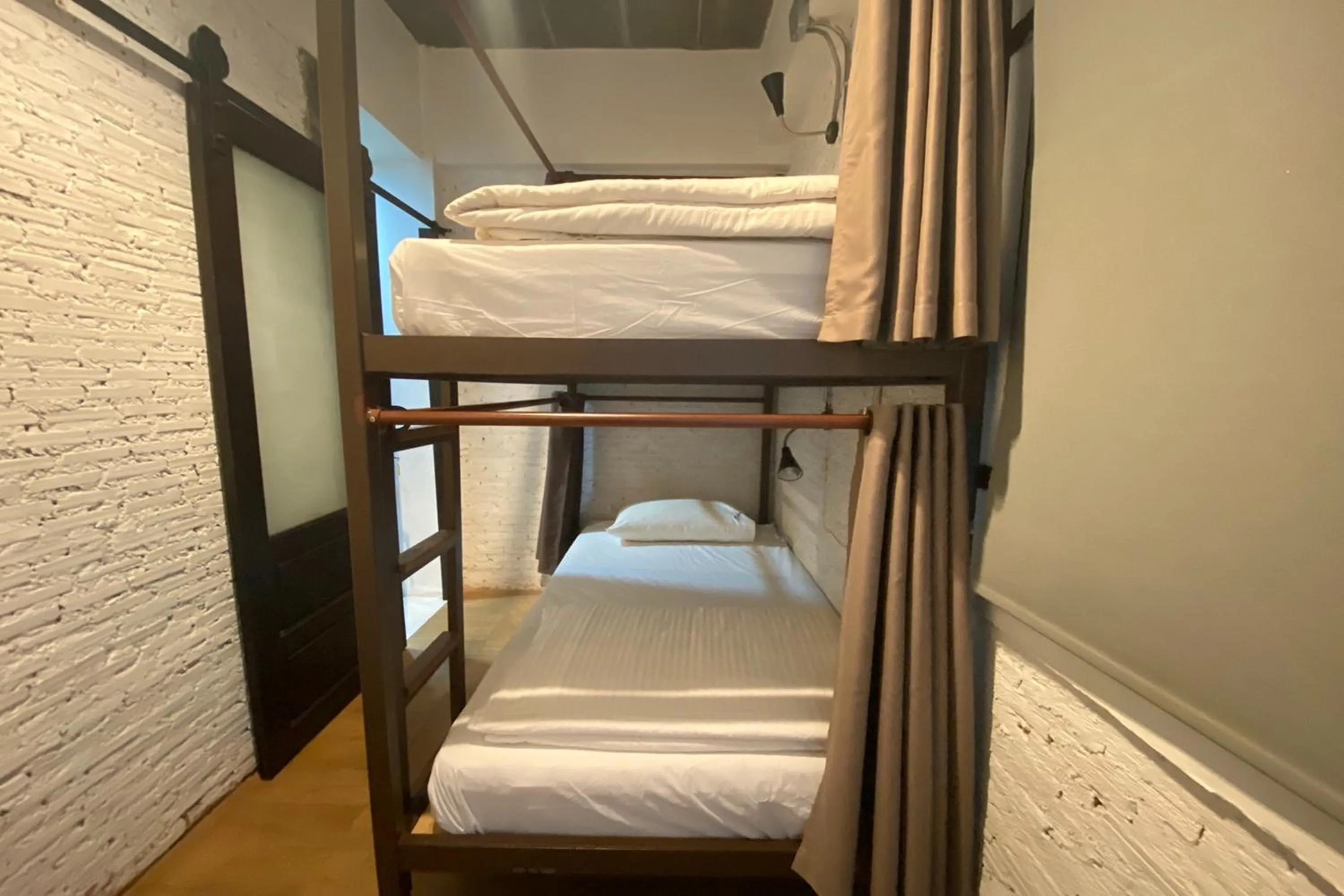 Bed in Yindee Travellers Lodge