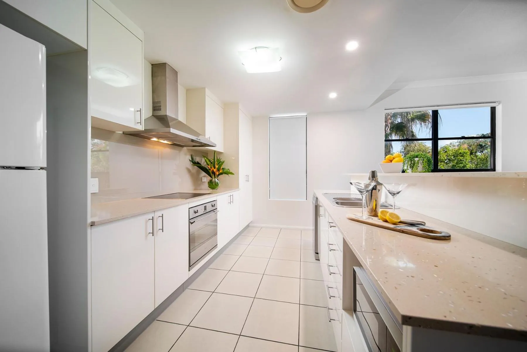 Kitchen or kitchenette in The Bay Apartments