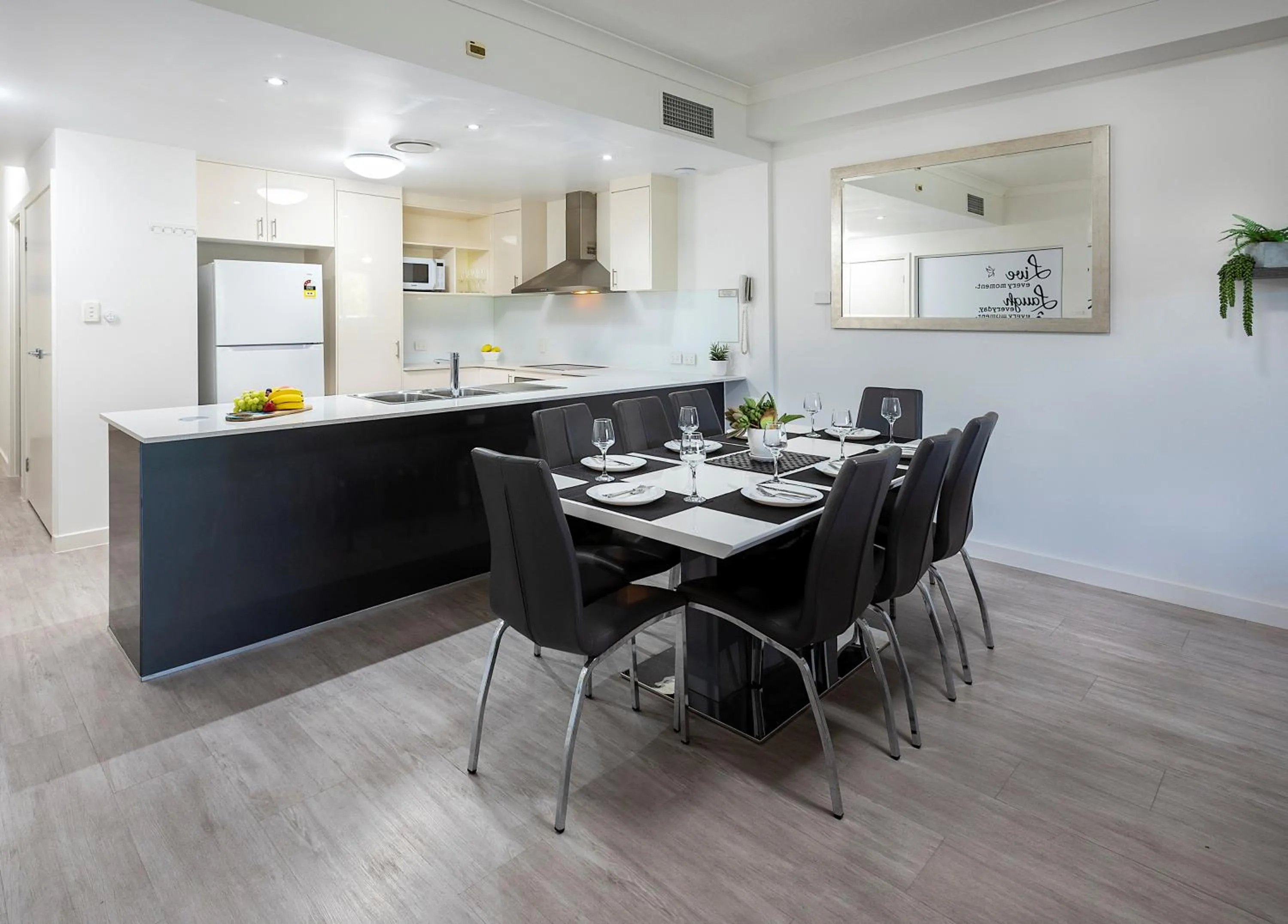 Kitchen or kitchenette in The Bay Apartments