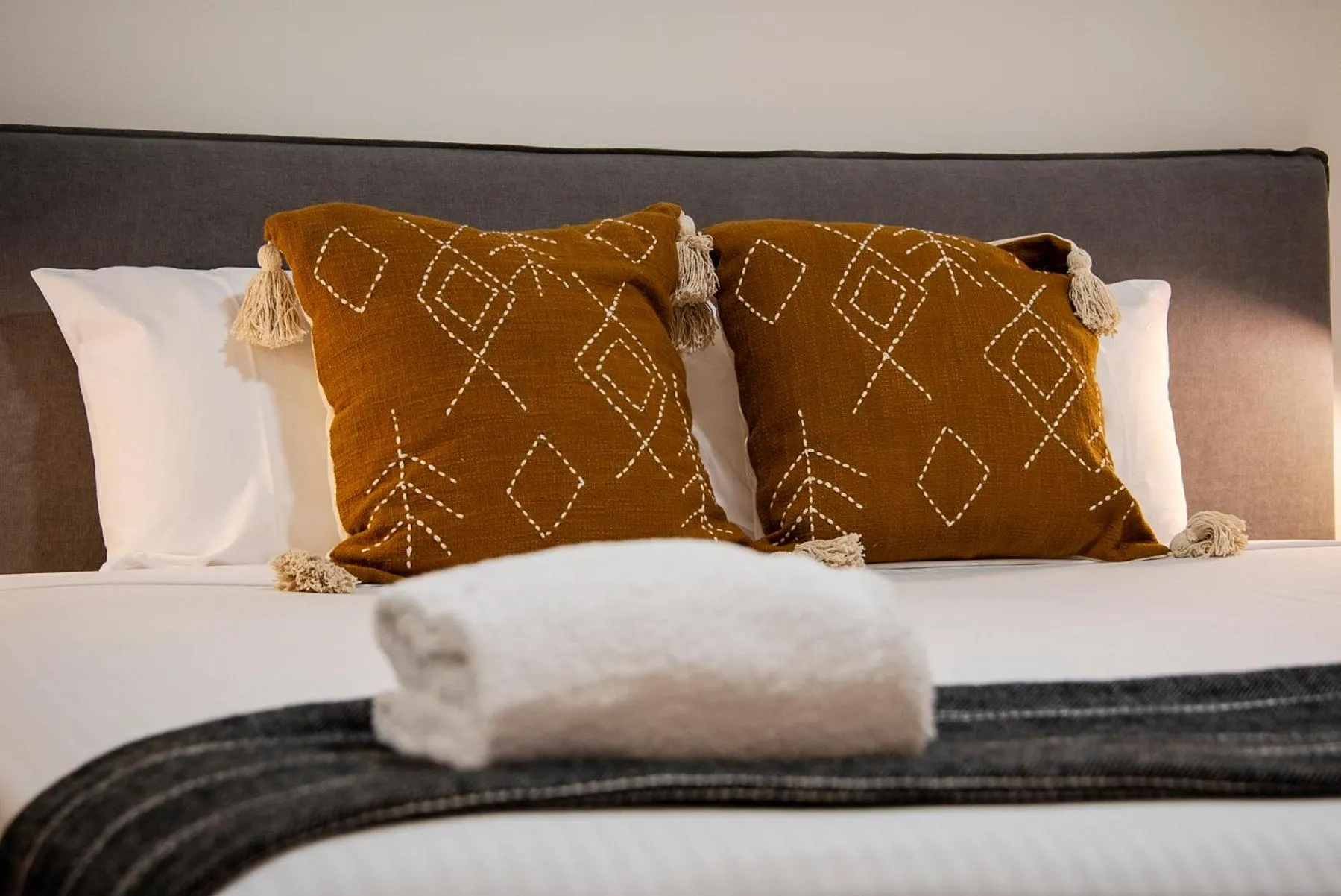 Bedroom, Bed in The Bay Apartments