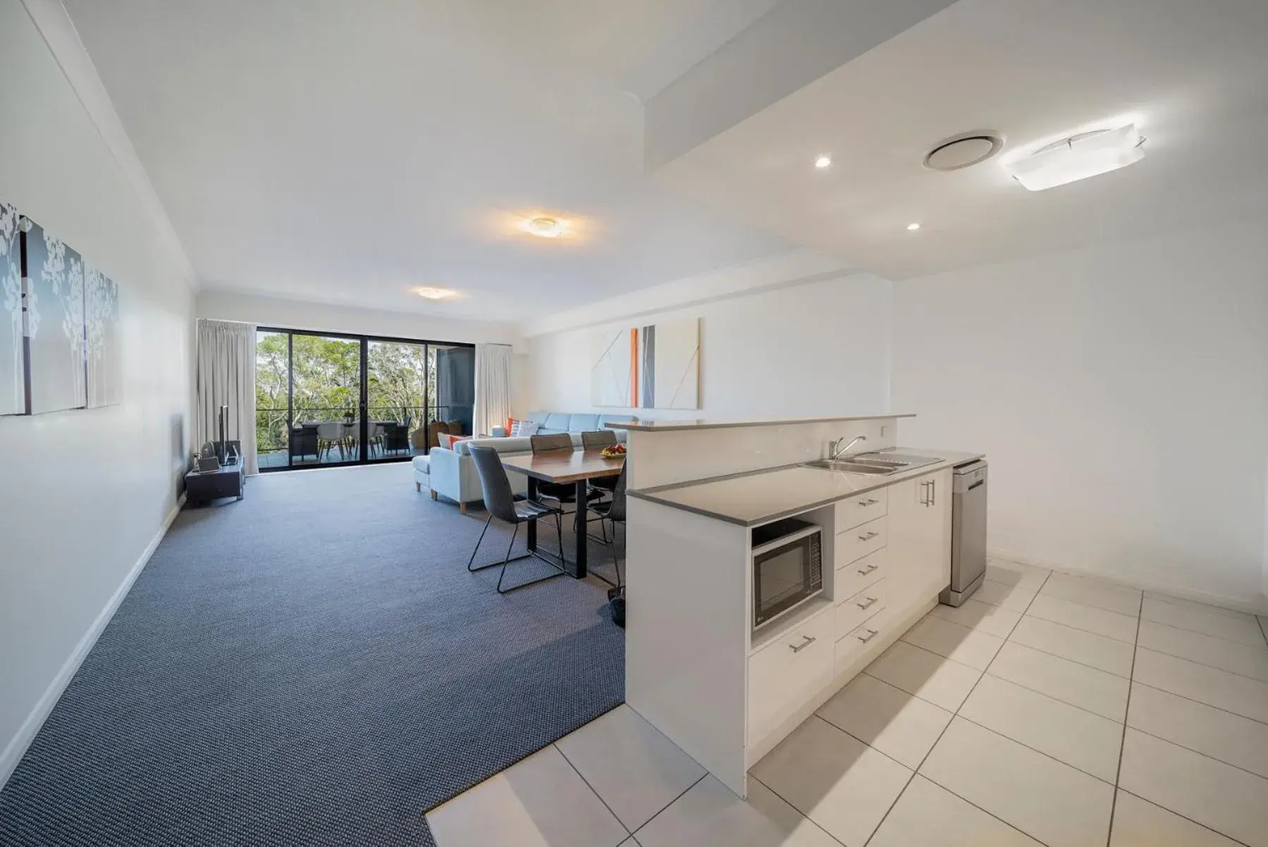 Two-Bedroom Apartment in The Bay Apartments Two-Bedroom Apartment in The Bay Apartments