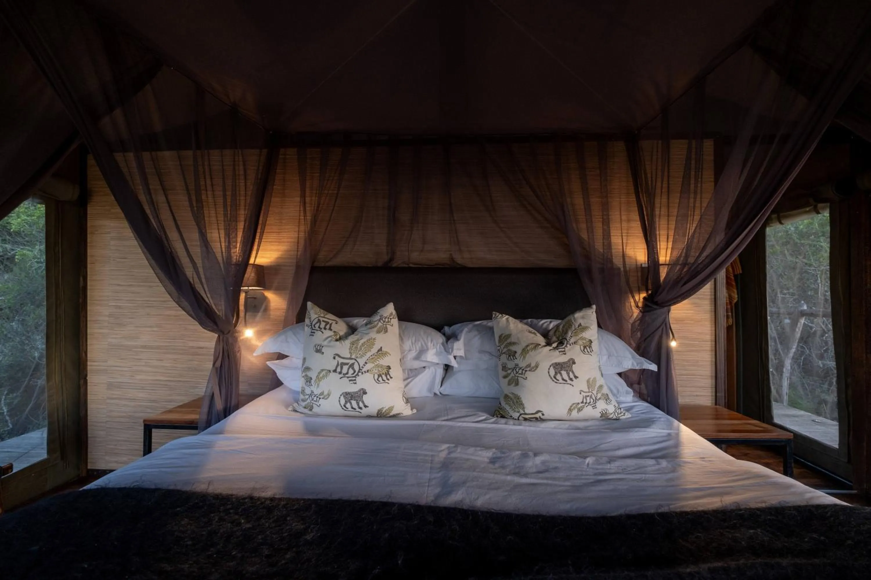 Bed in HillsNek Safari Camp – Amakhala Game Reserve