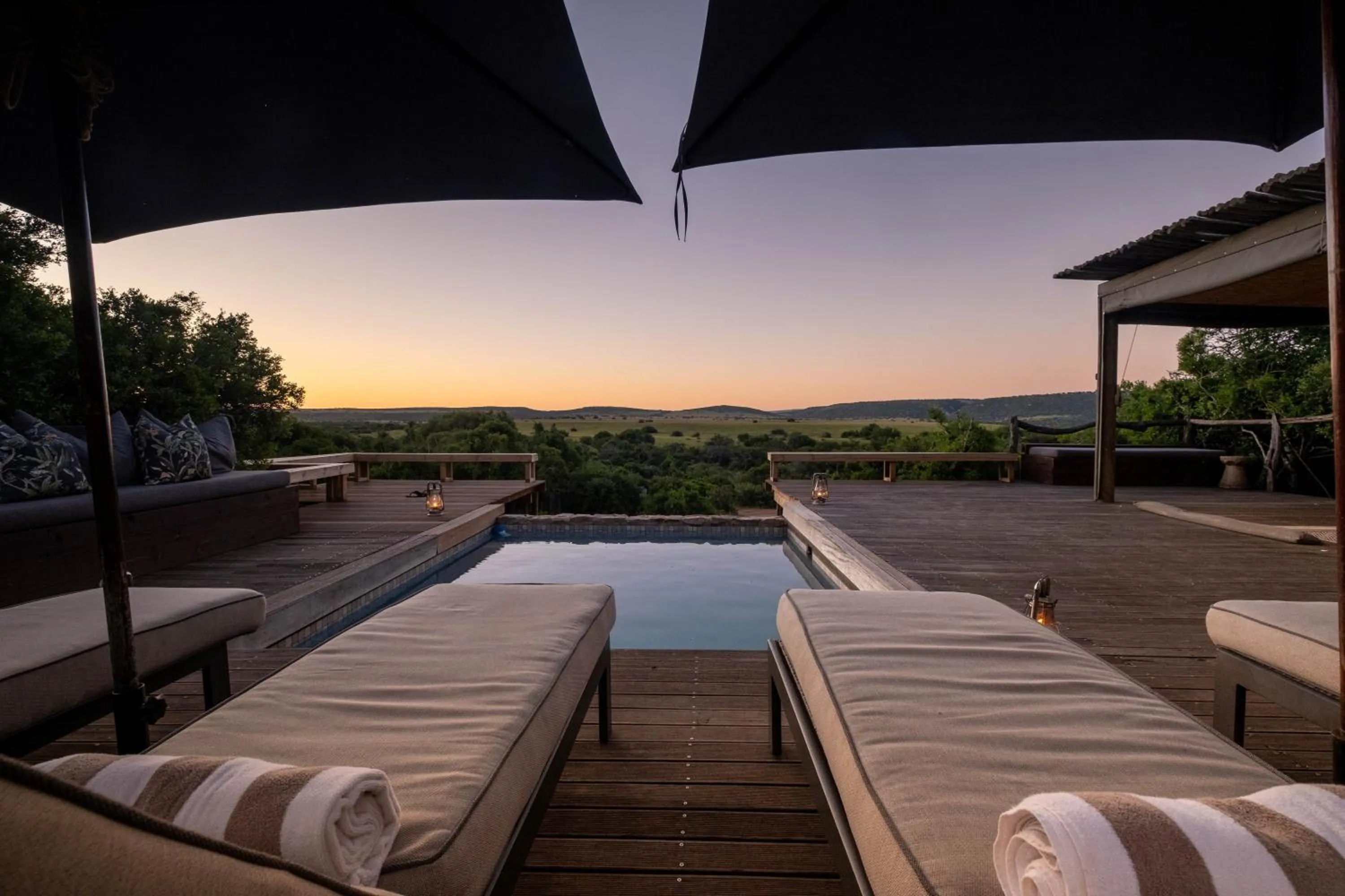 Pool view in HillsNek Safari Camp – Amakhala Game Reserve