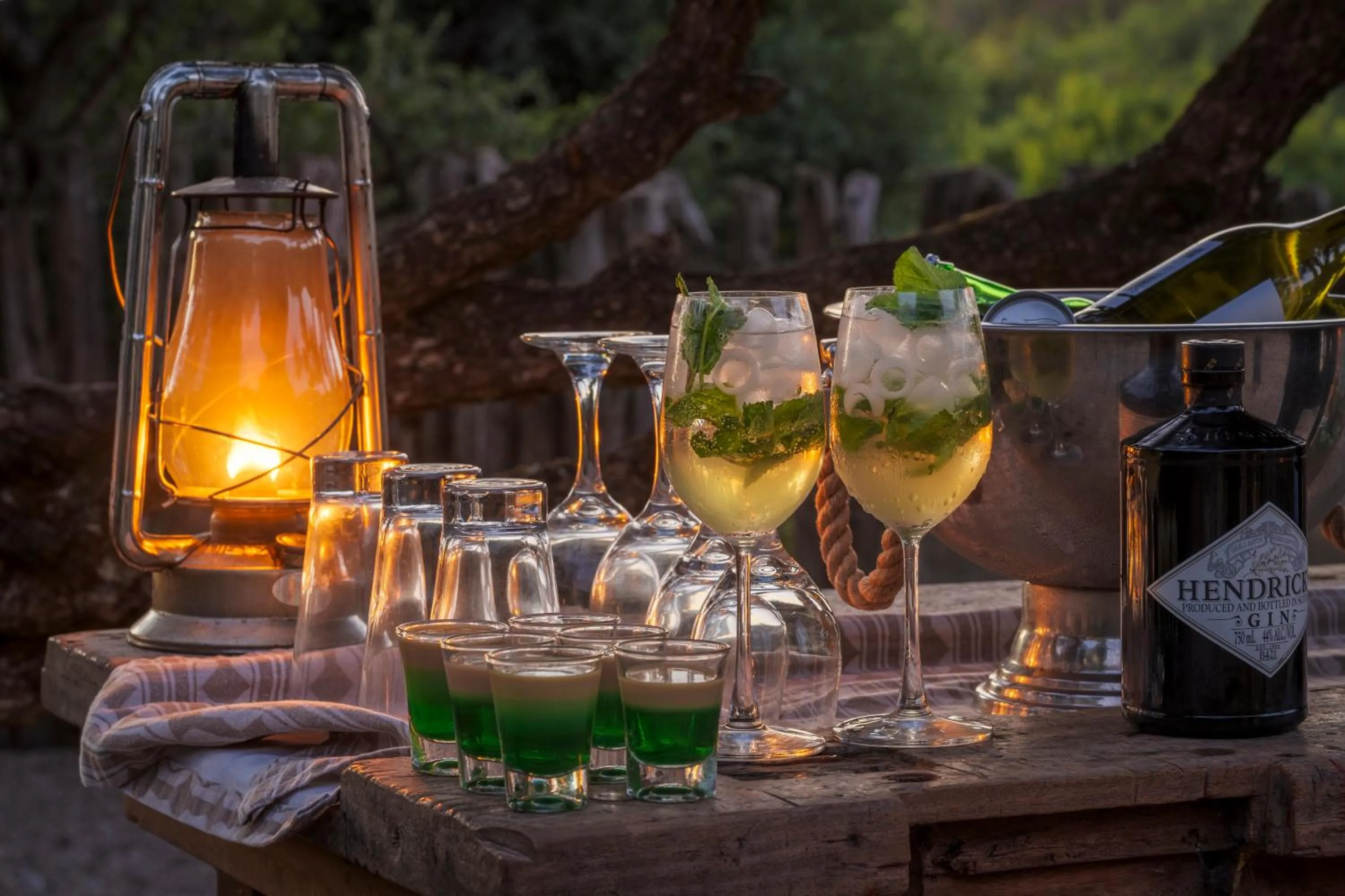 Drinks in HillsNek Safari Camp – Amakhala Game Reserve