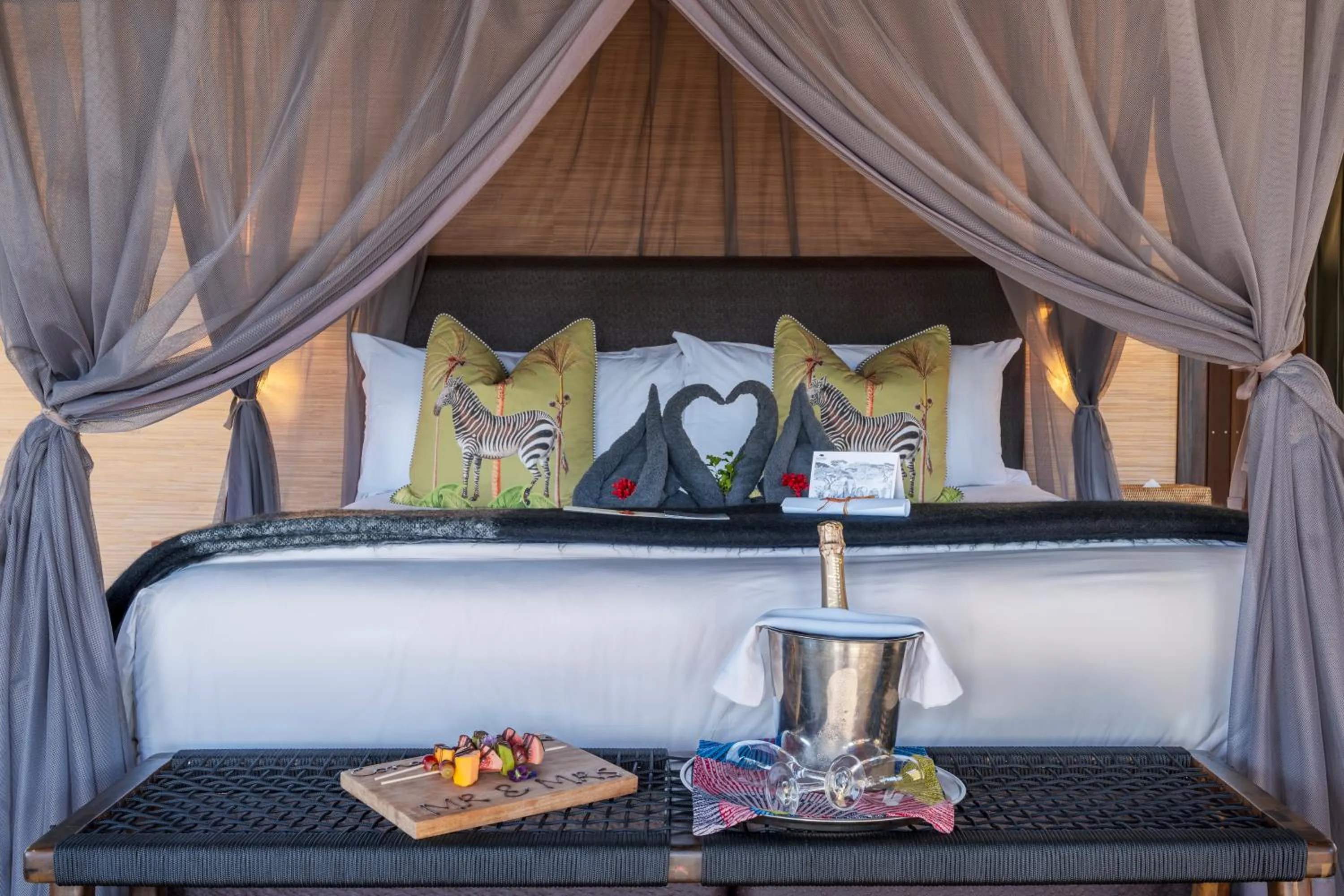Bed in HillsNek Safari Camp – Amakhala Game Reserve