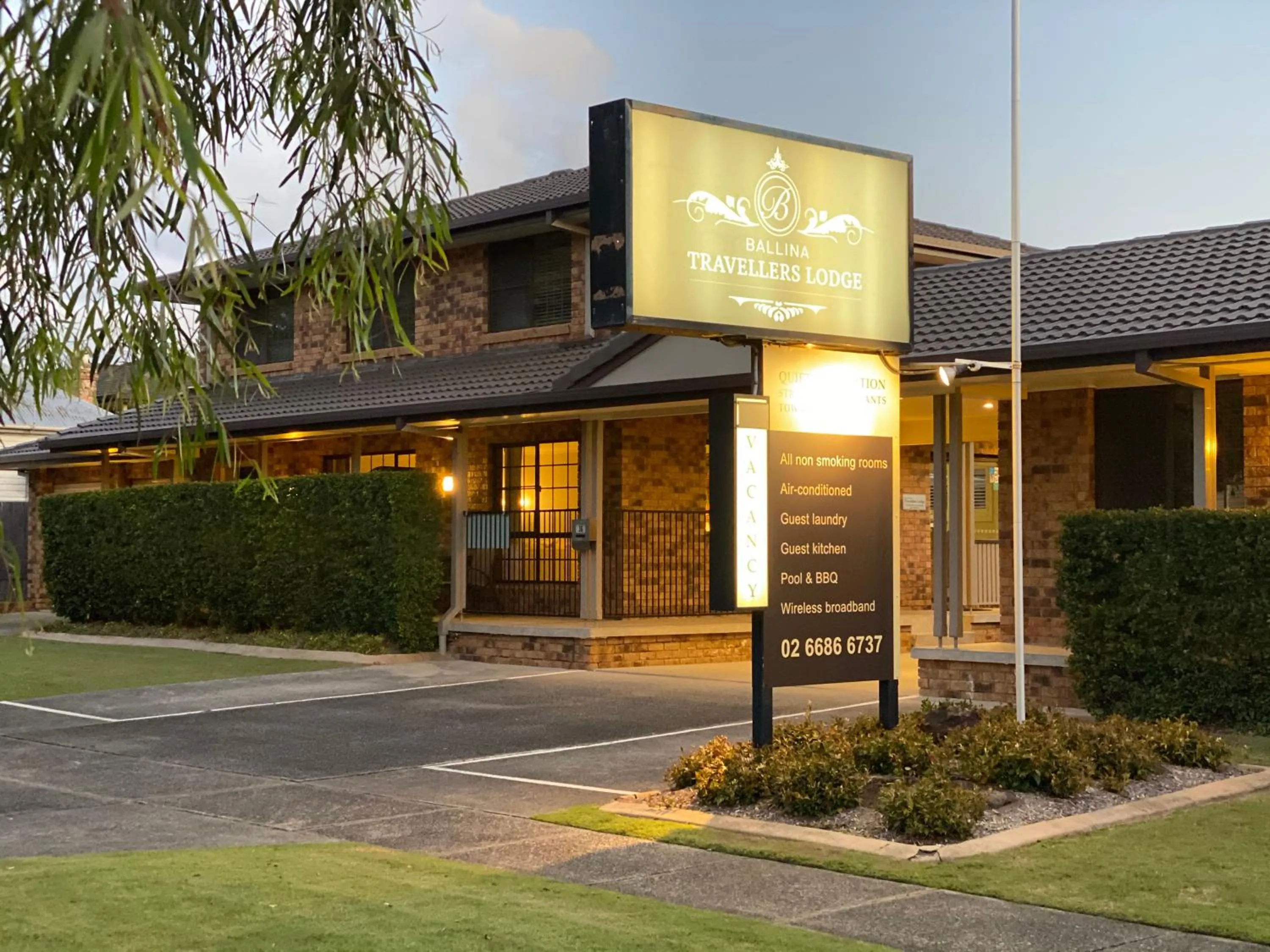 Property building in Ballina Travellers Lodge