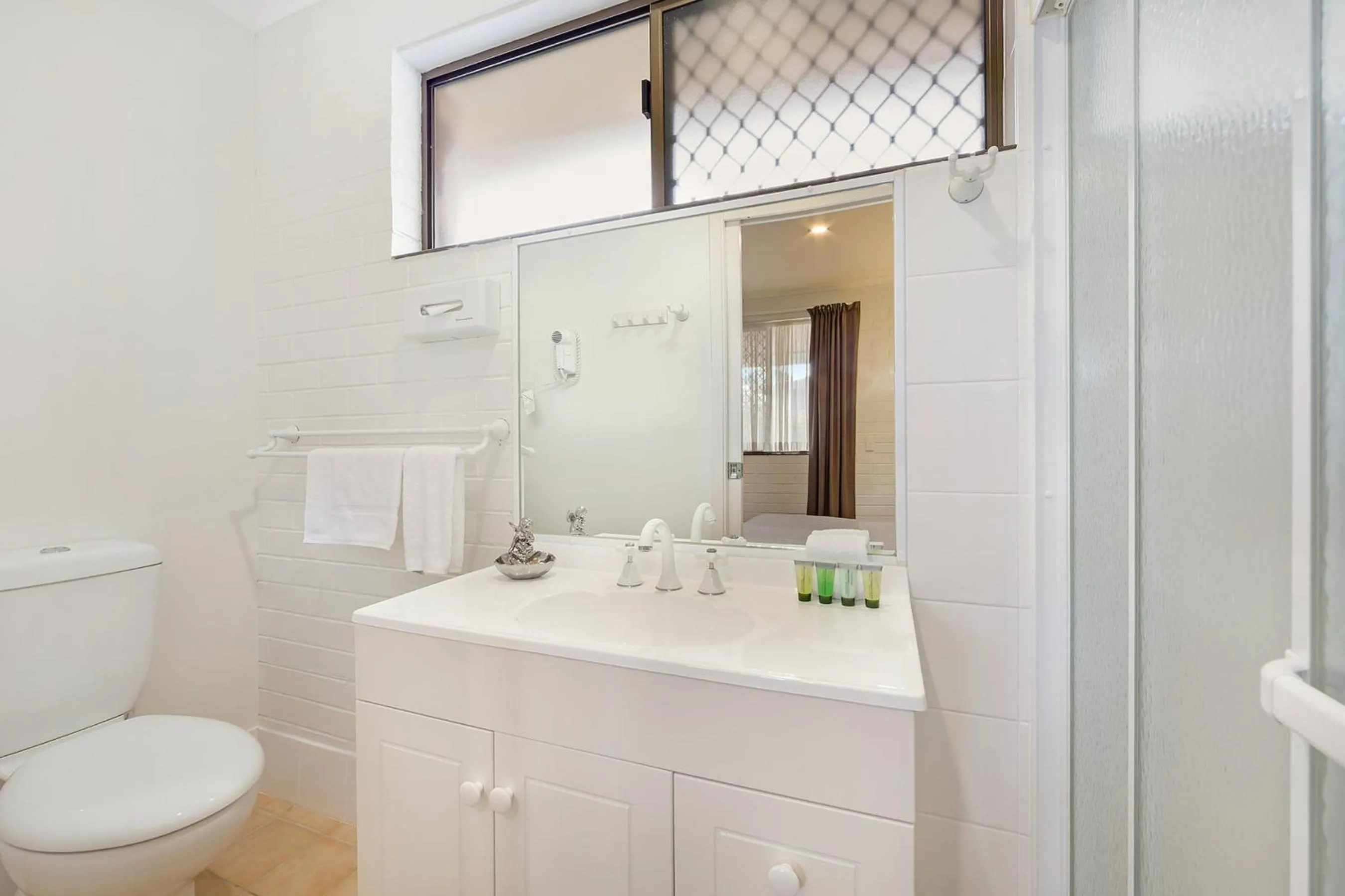 Bathroom in Ballina Travellers Lodge
