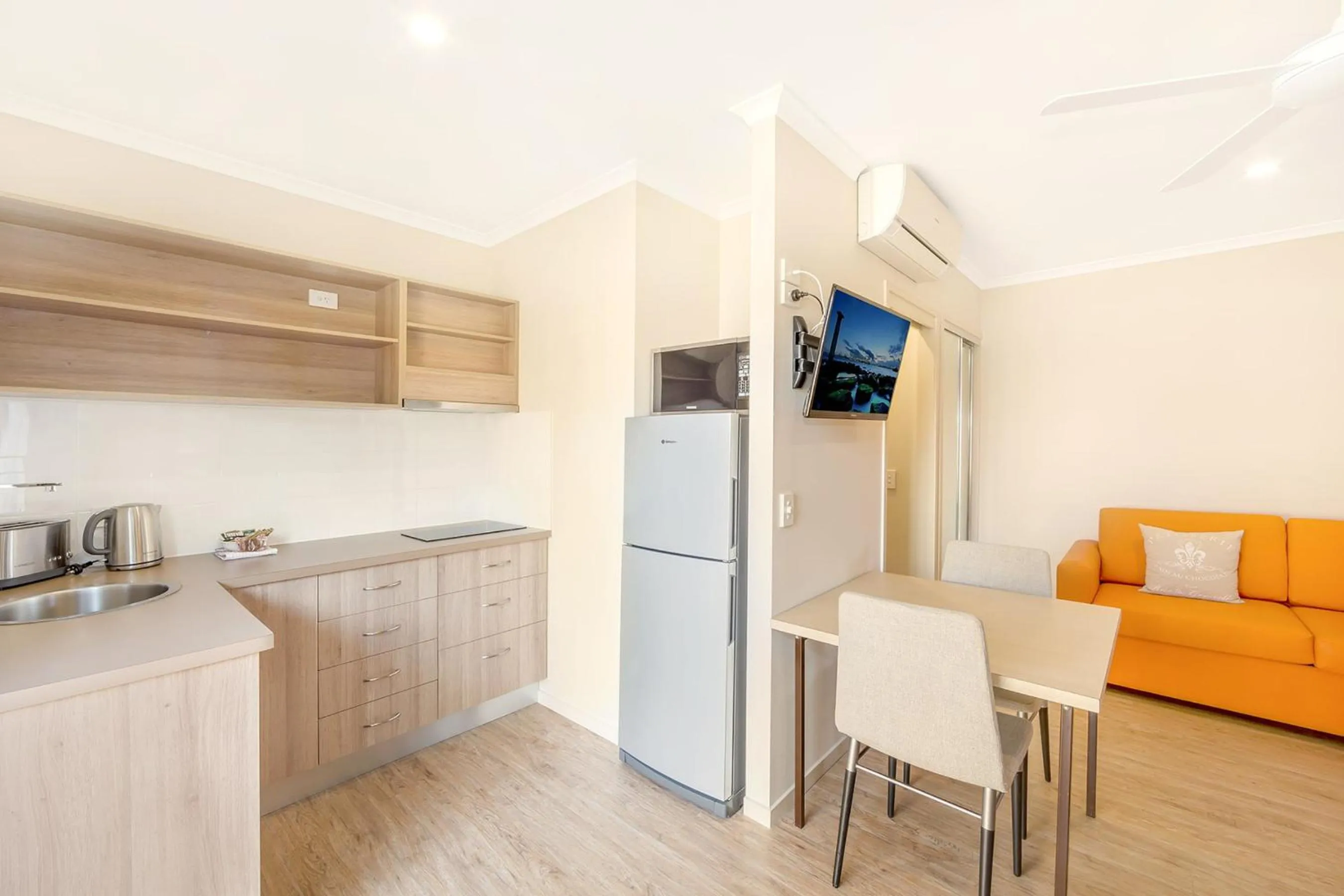 Kitchen or kitchenette in Ballina Travellers Lodge