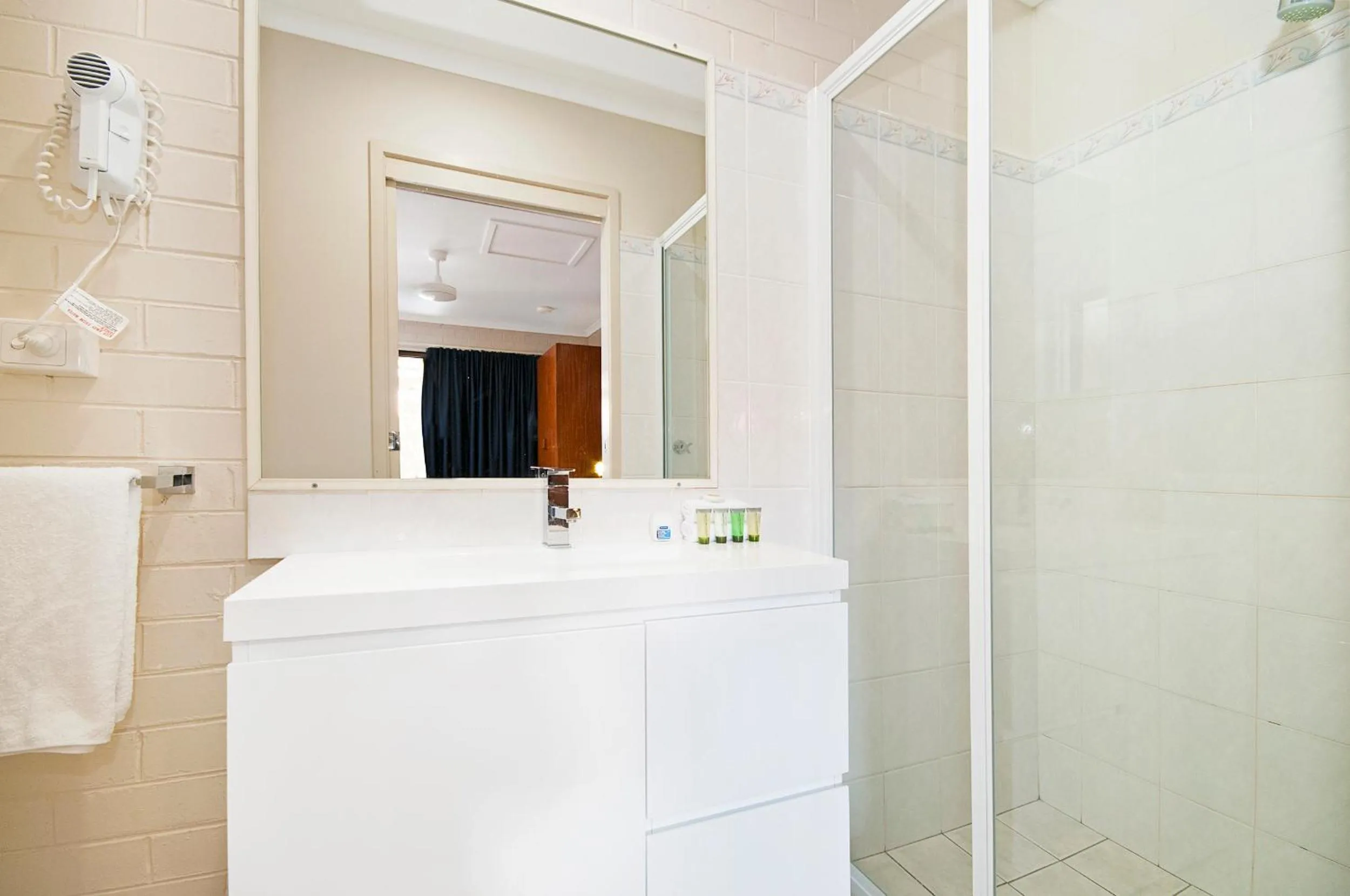 Bathroom in Ballina Travellers Lodge