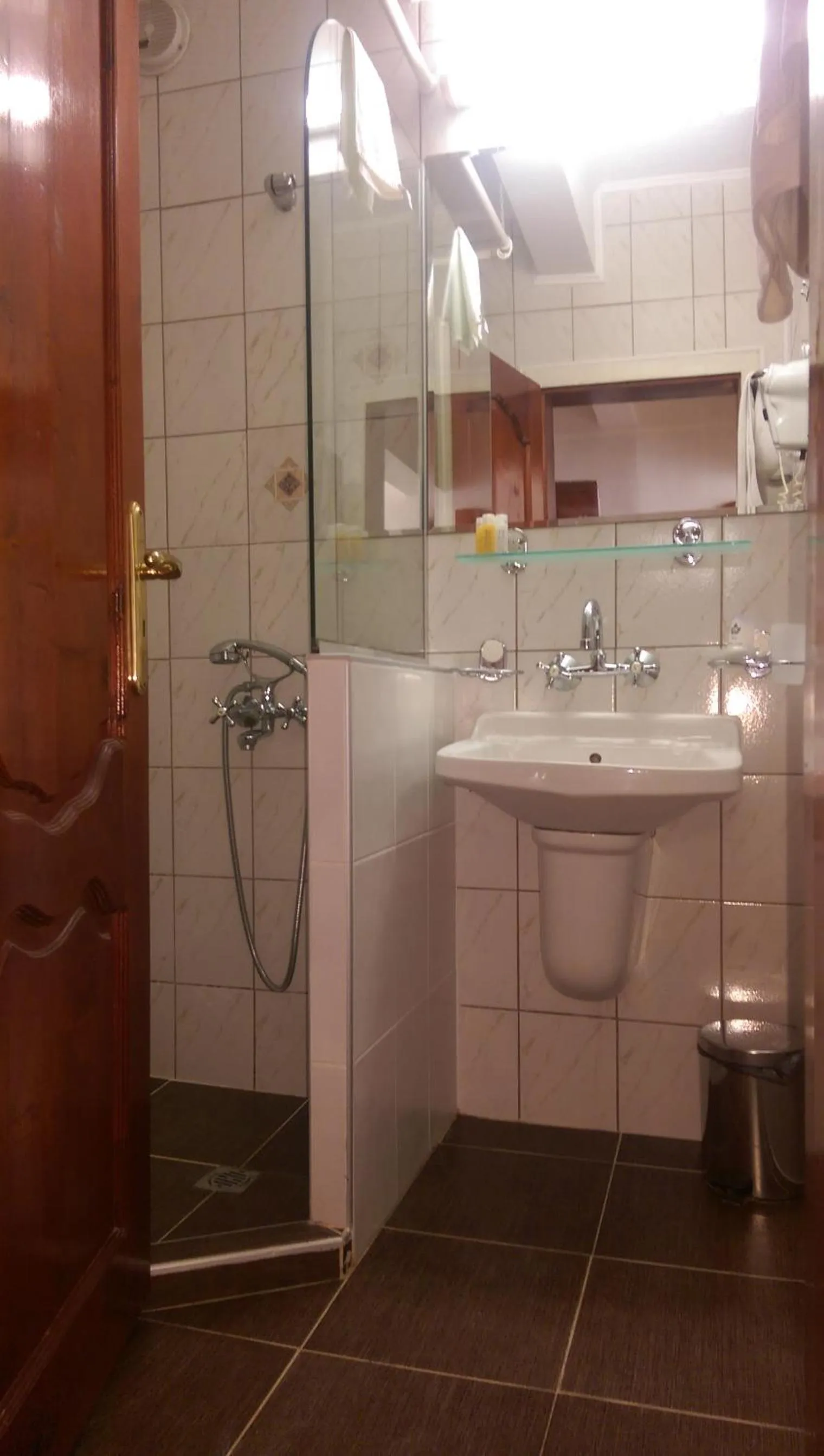 Shower in Hotel Villa List