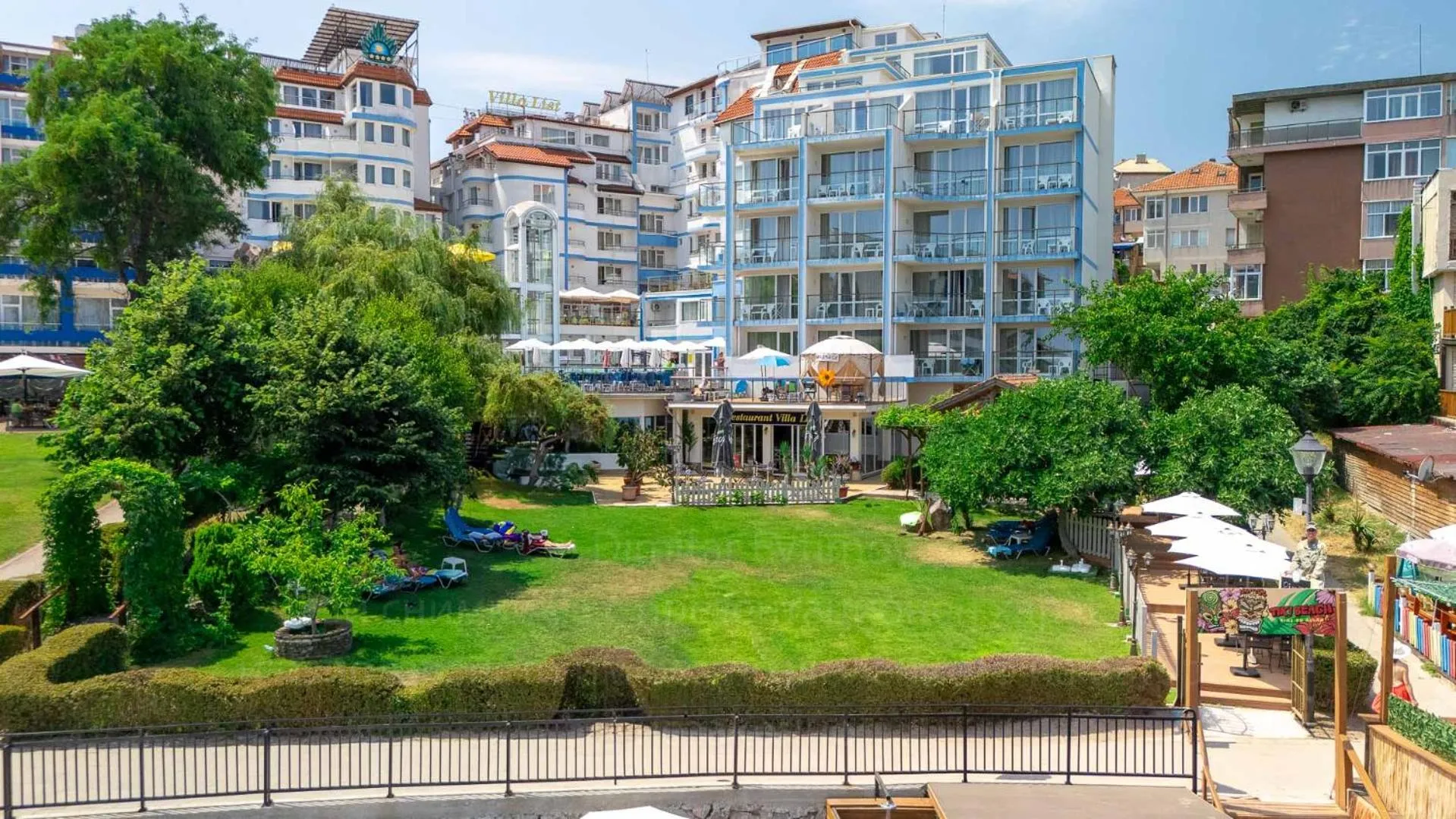 Property building in Hotel Villa List