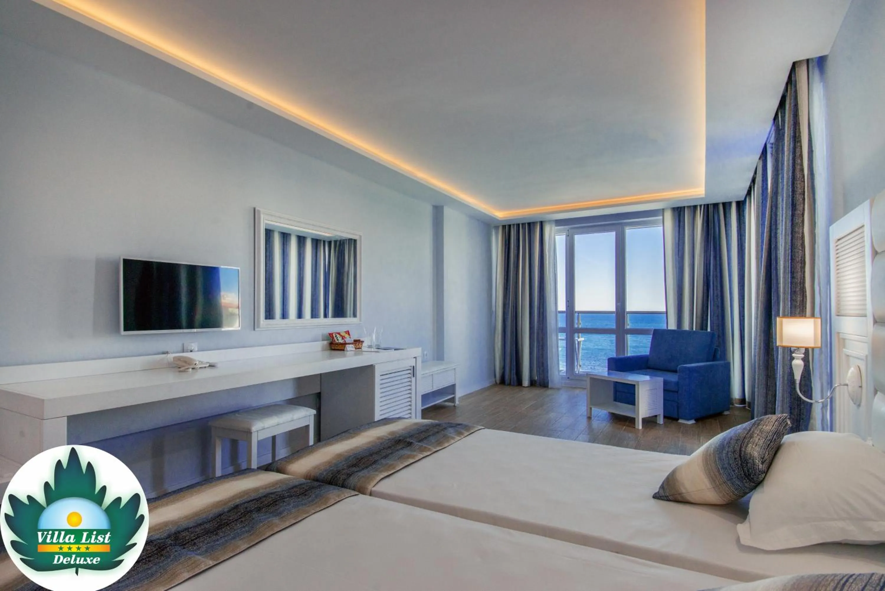 Sea view, Bed in Hotel Villa List