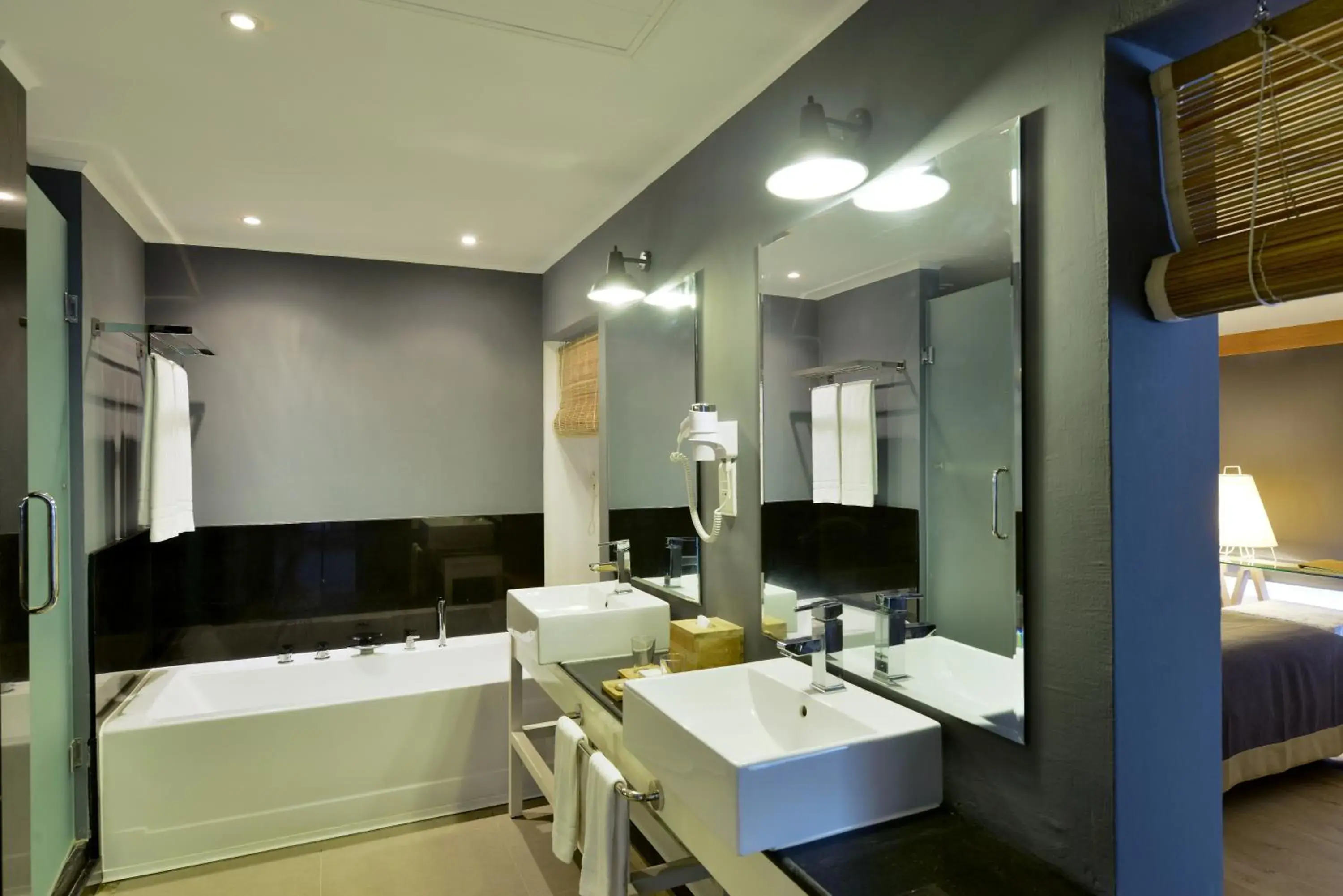 Bathroom, Bed in The Ravenala Attitude Bathroom, Bed in The Ravenala Attitude