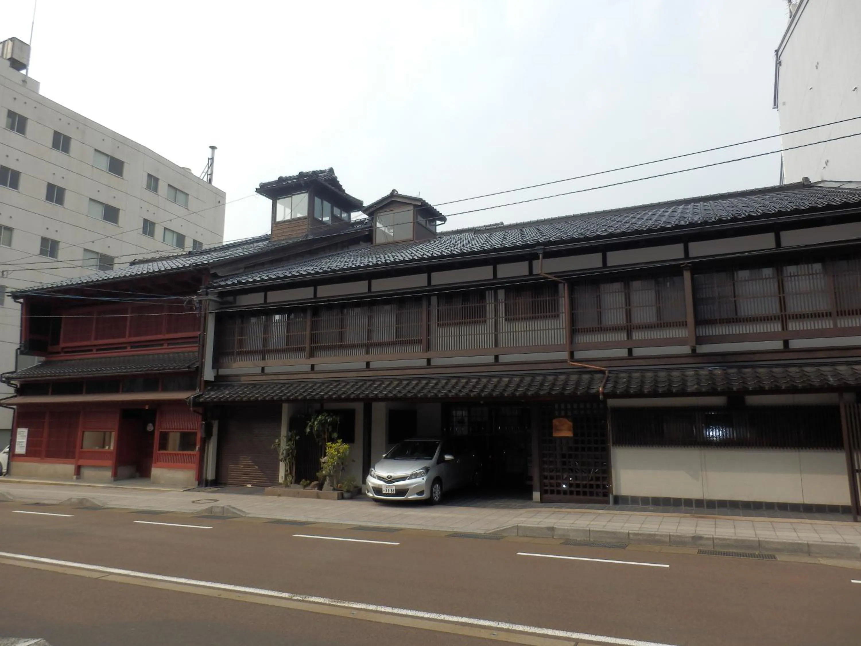 Property building in Sumiyoshiya