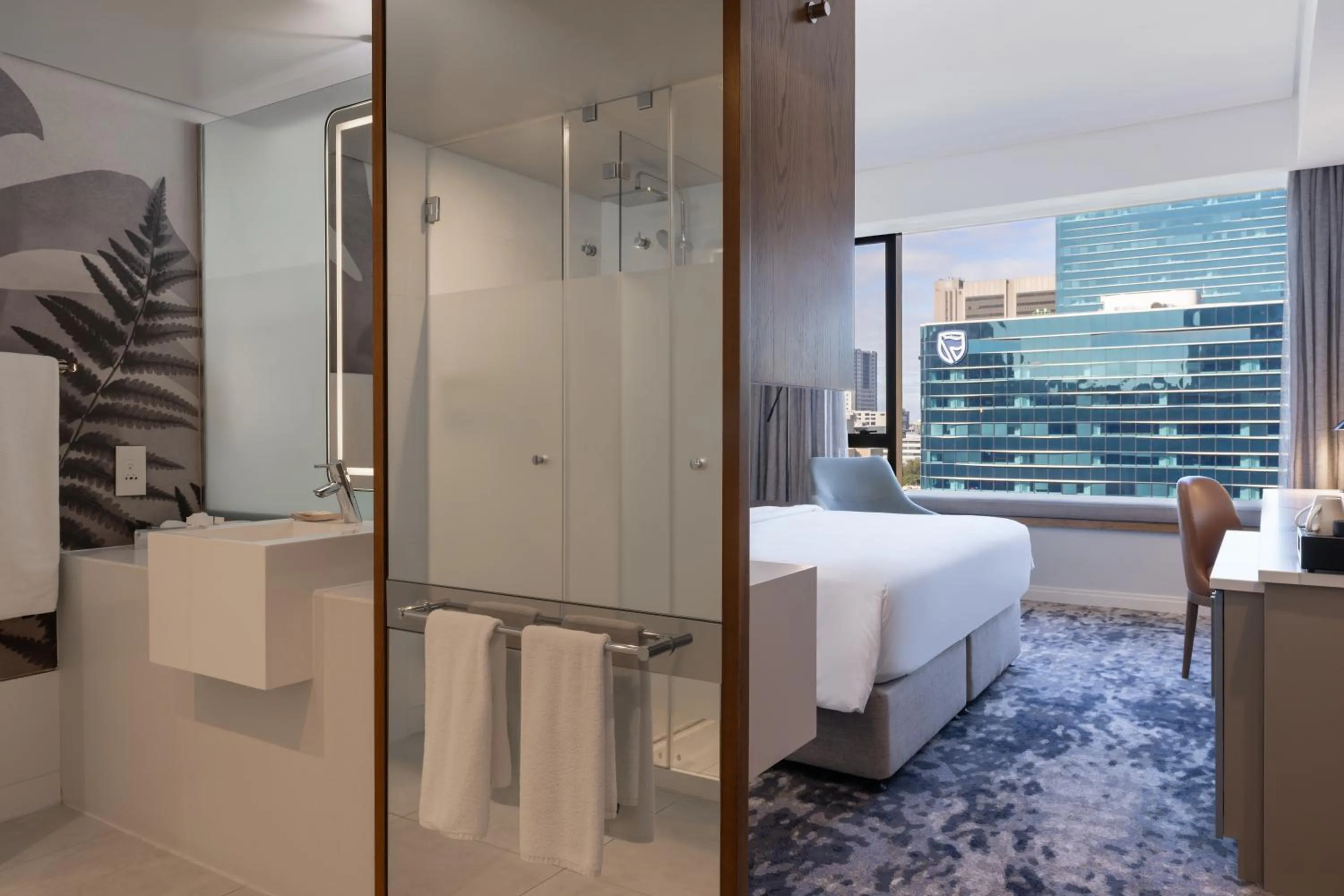 Bathroom, Bed in Radisson Hotel Cape Town Foreshore