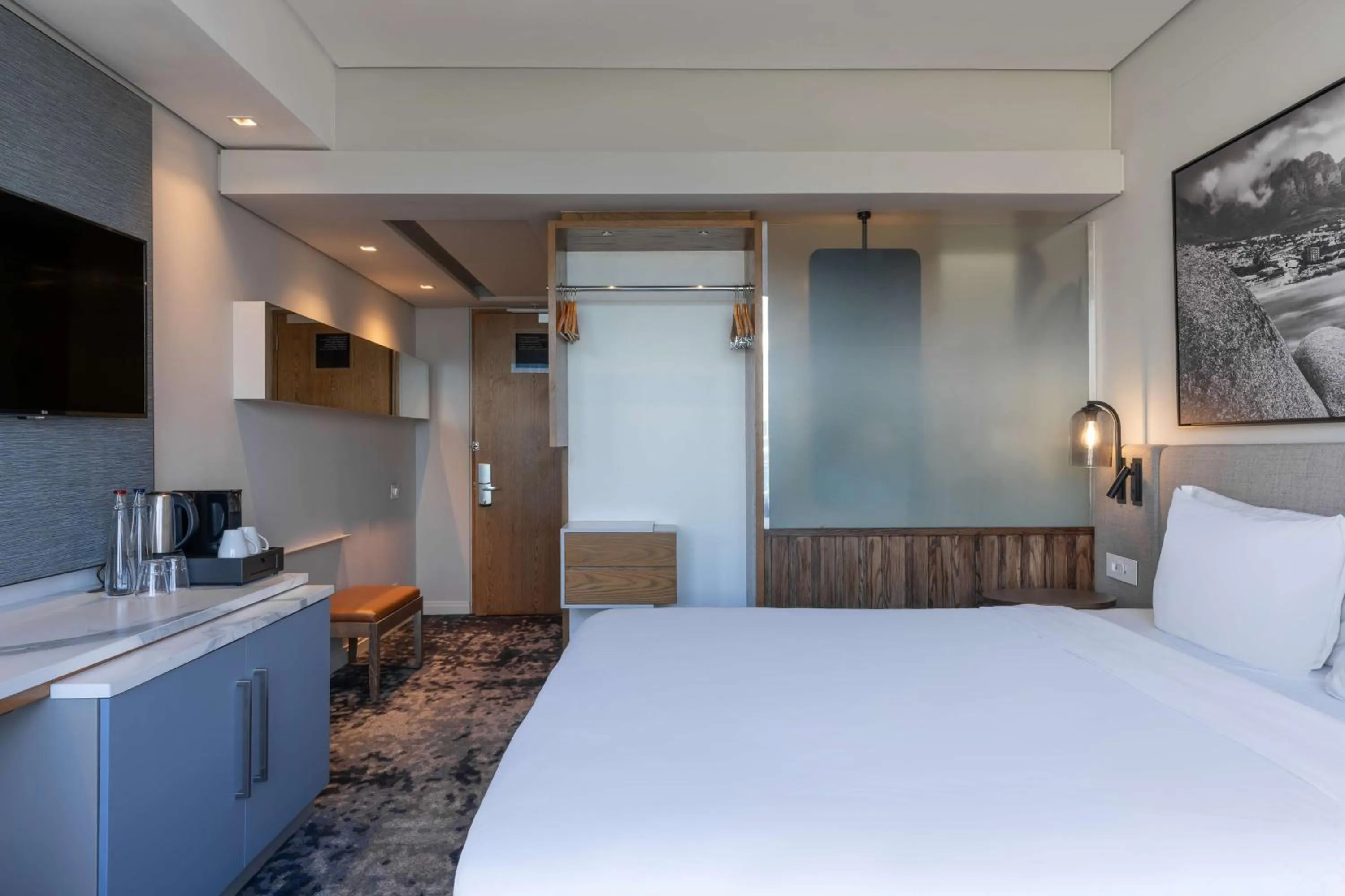 Premium Room with Mountain View - High Floor in Radisson Hotel Cape Town Foreshore