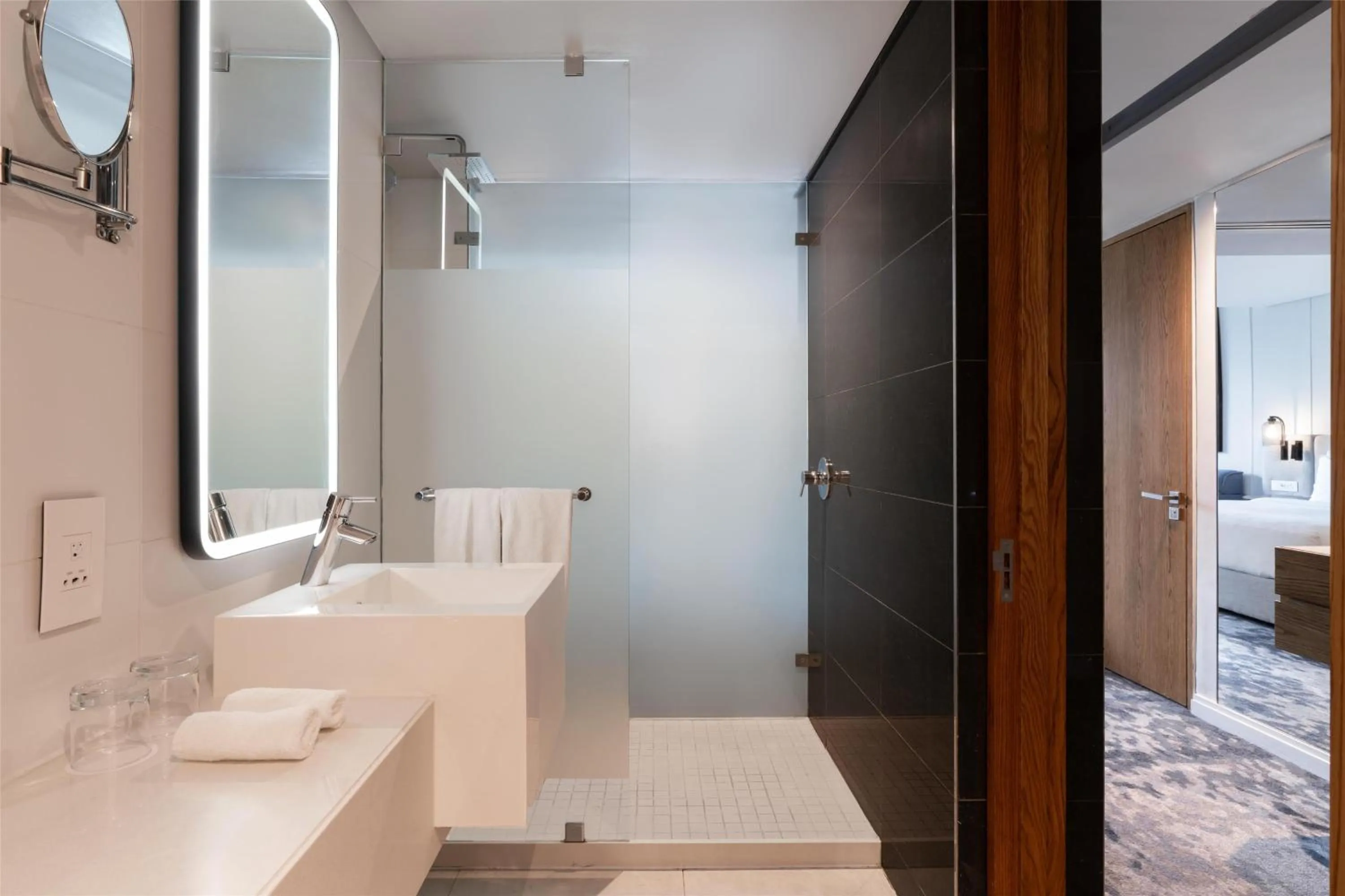 Bathroom, Bed in Radisson Hotel Cape Town Foreshore