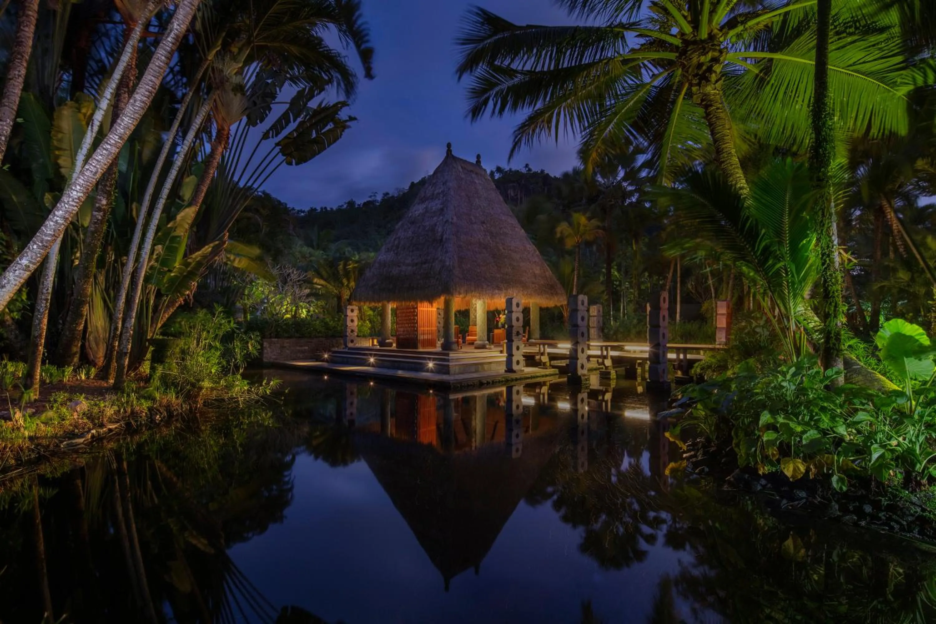 Dining area in Anantara Maia Seychelles Villas