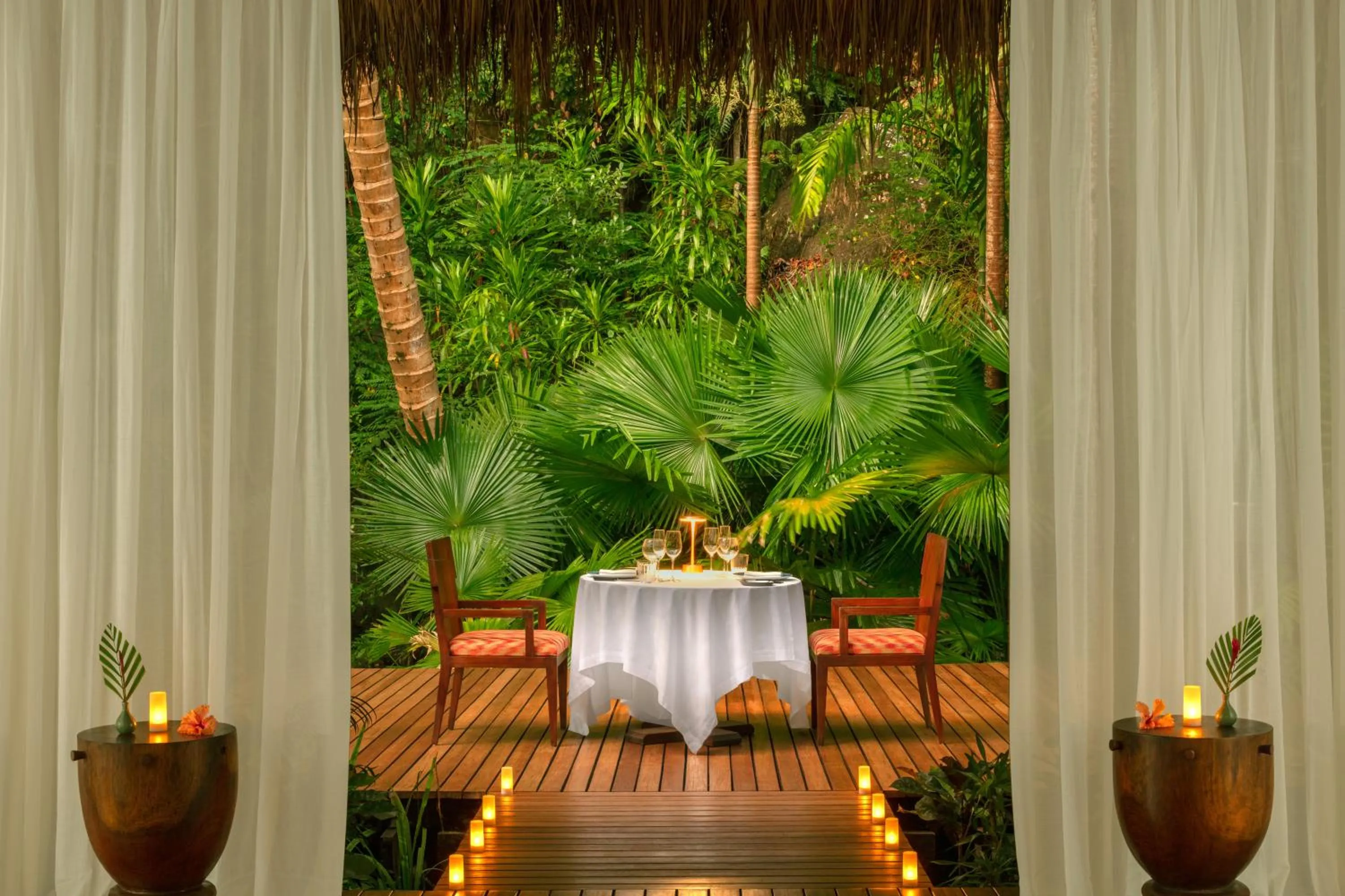 Dining area in Anantara Maia Seychelles Villas