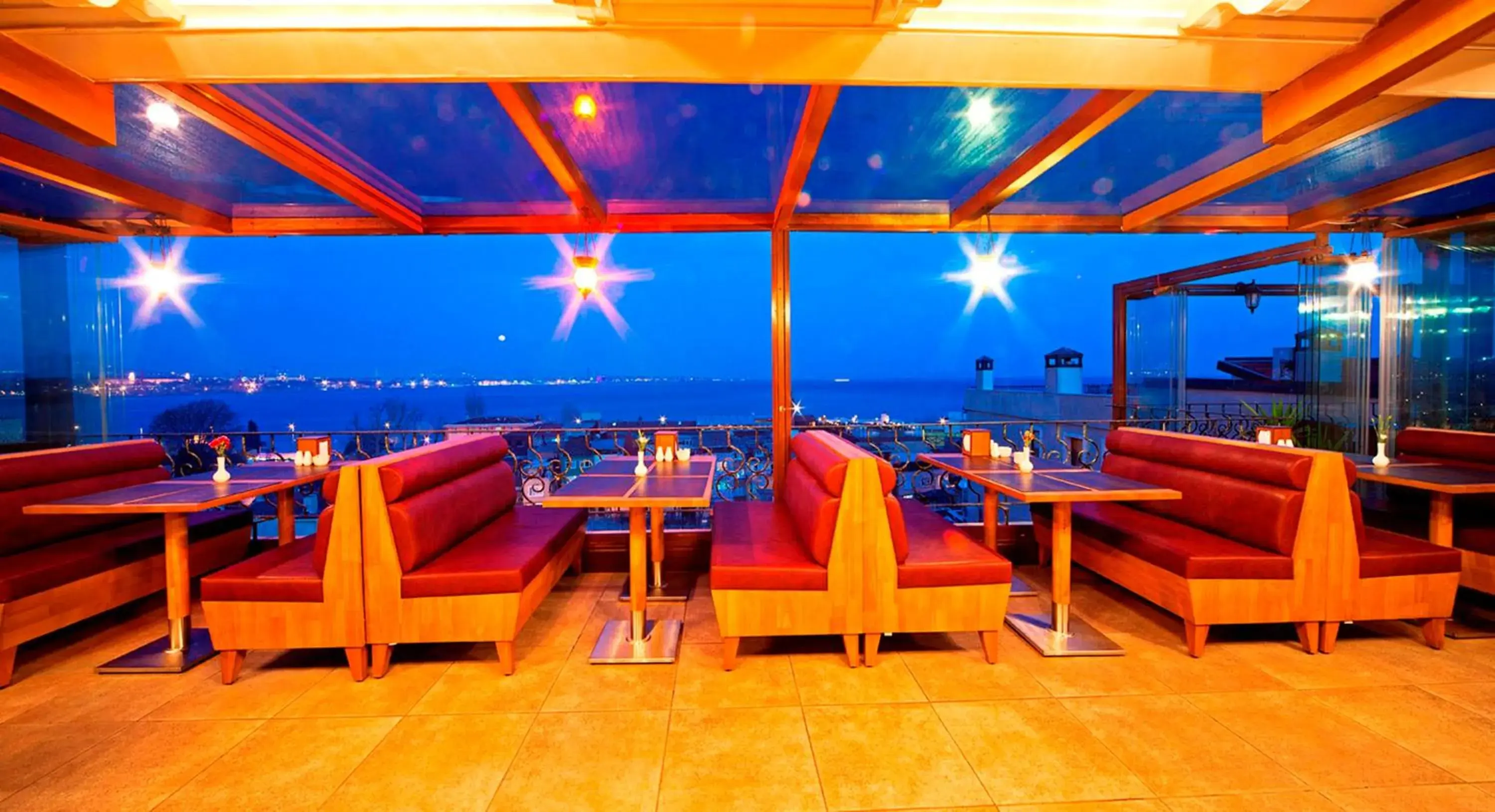 Restaurant/places to eat in Azade Suites Restaurant/places to eat in Azade Suites