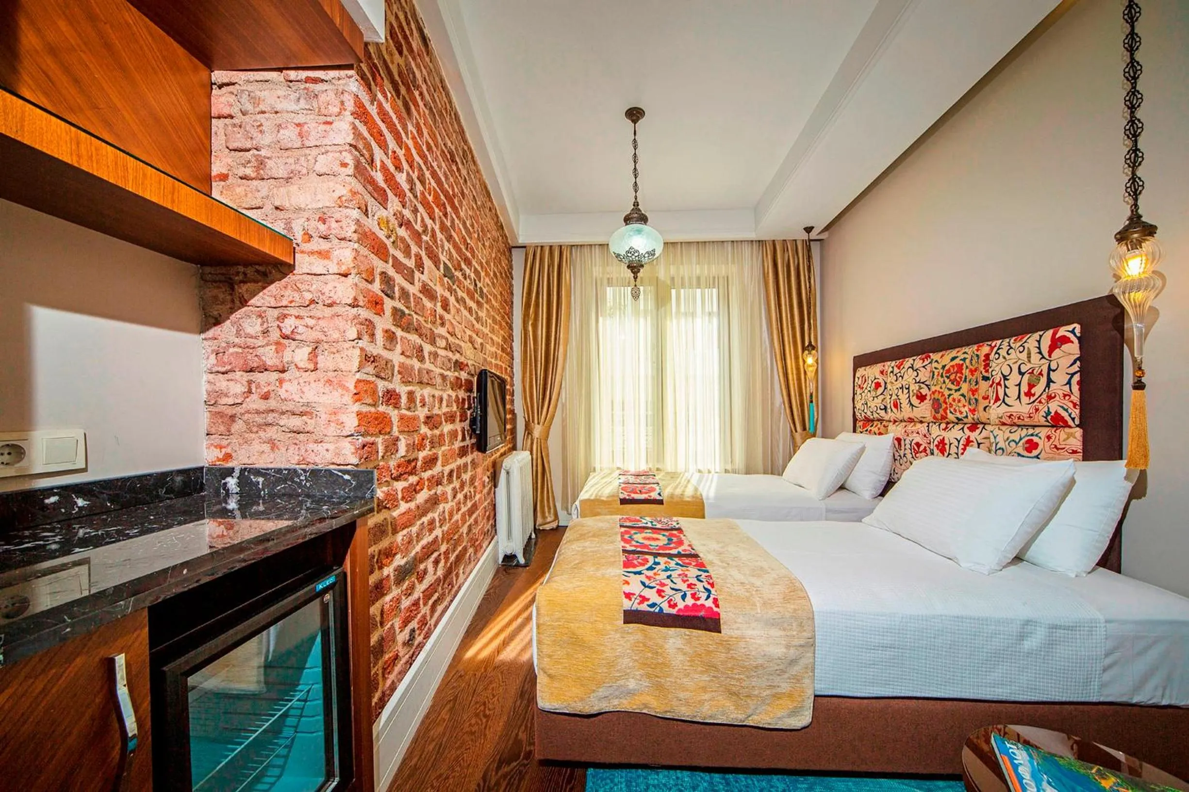 Bedroom, Bed in Azade Suites