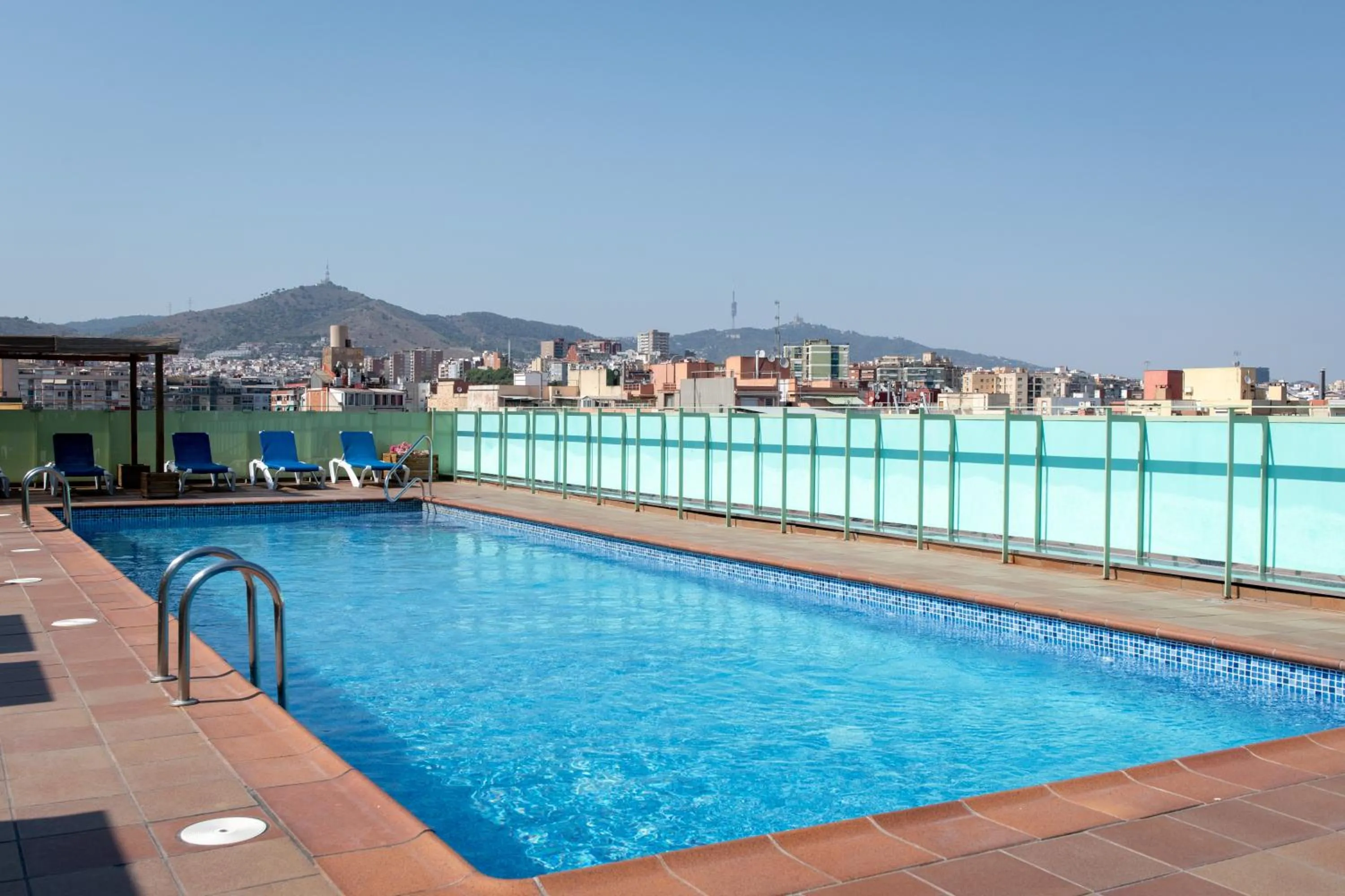 Swimming pool in Apartamentos Aura Park Fira BCN