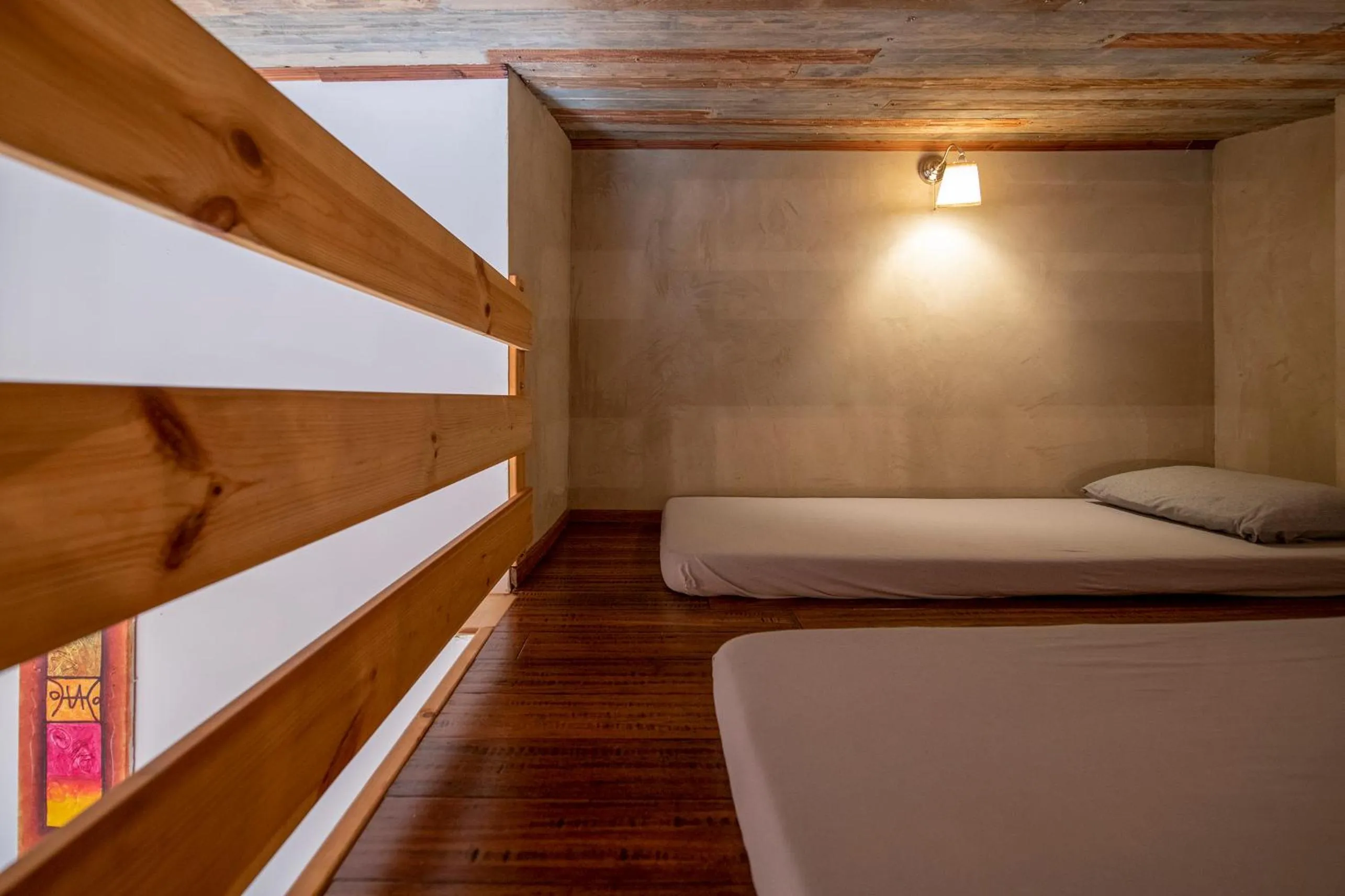 Bed in Gate Away B&B Units - המקום באל רום