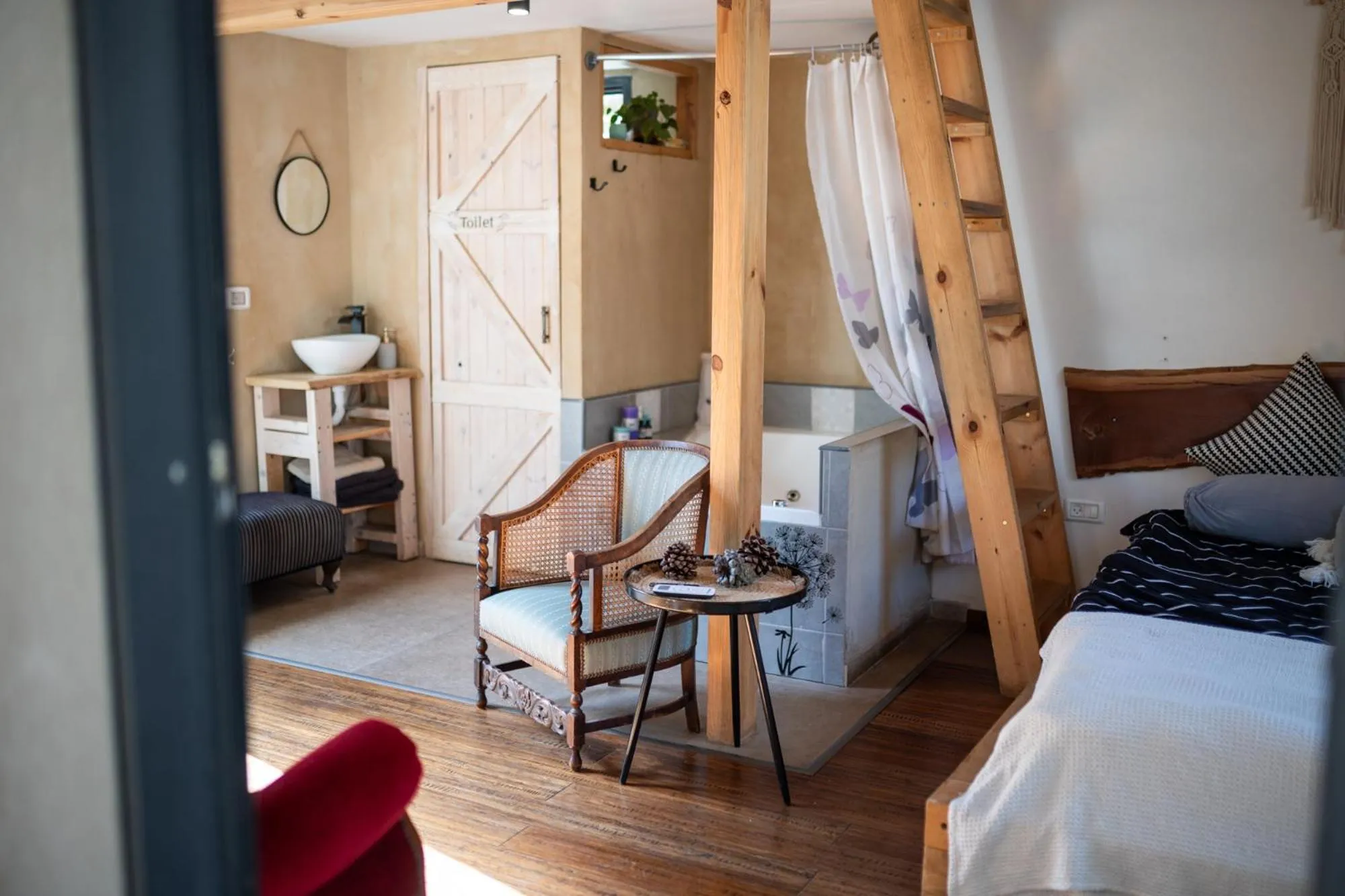 Bed in Gate Away B&B Units - המקום באל רום