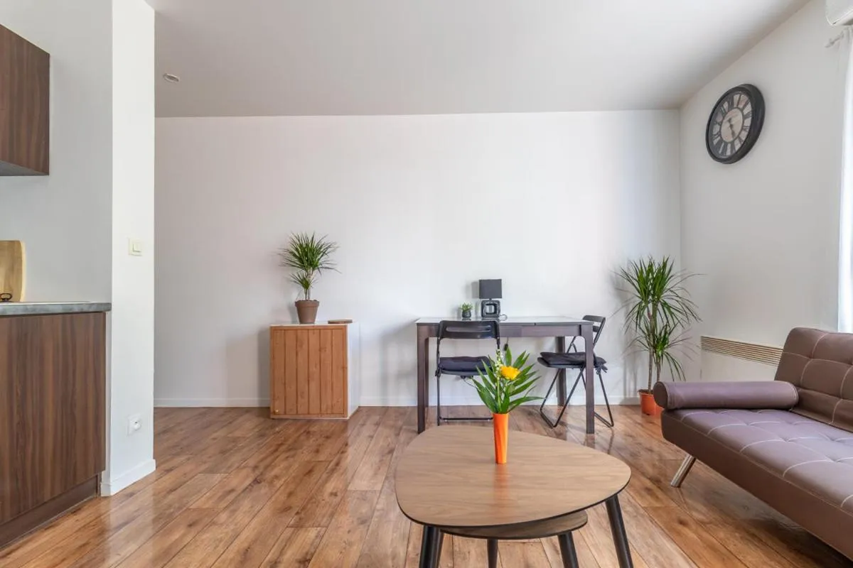 Seating area in Studio Disneyland Paris