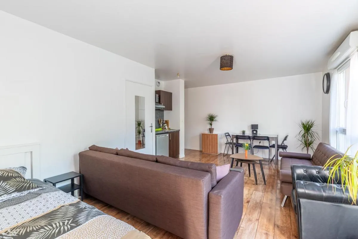 Seating area in Studio Disneyland Paris