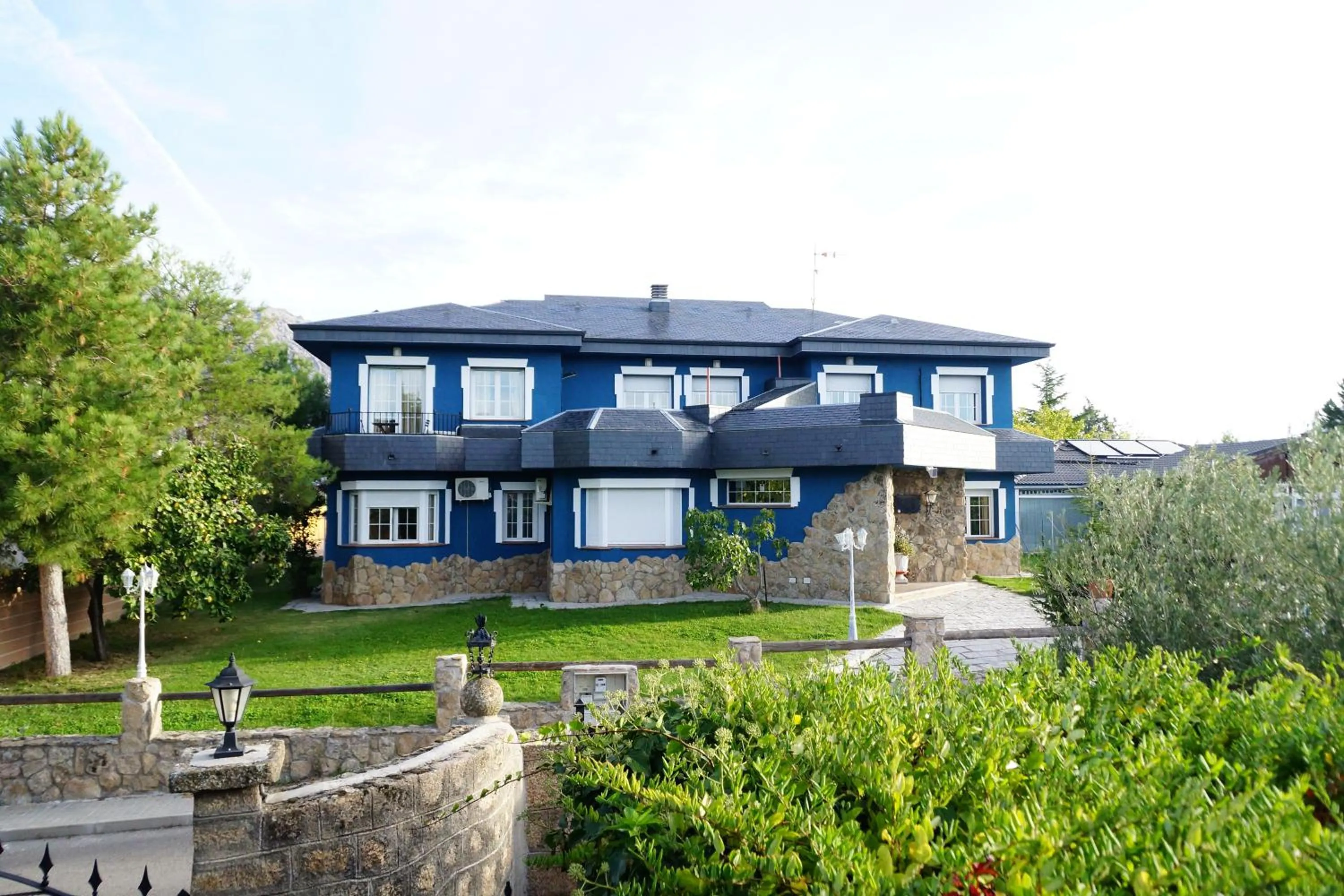 Facade/entrance in Hotel Rural La Pedriza Original