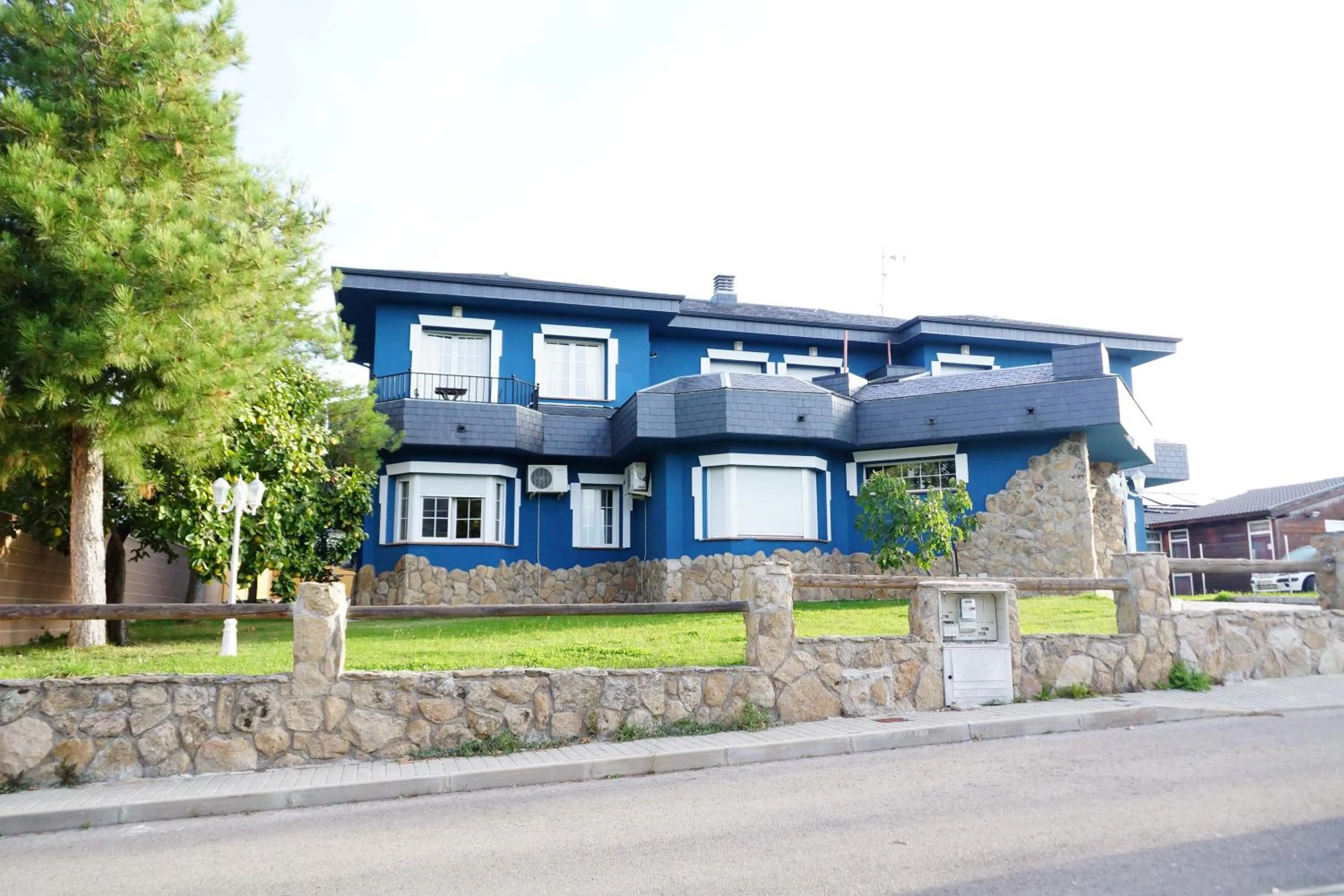 Facade/entrance in Hotel Rural La Pedriza Original