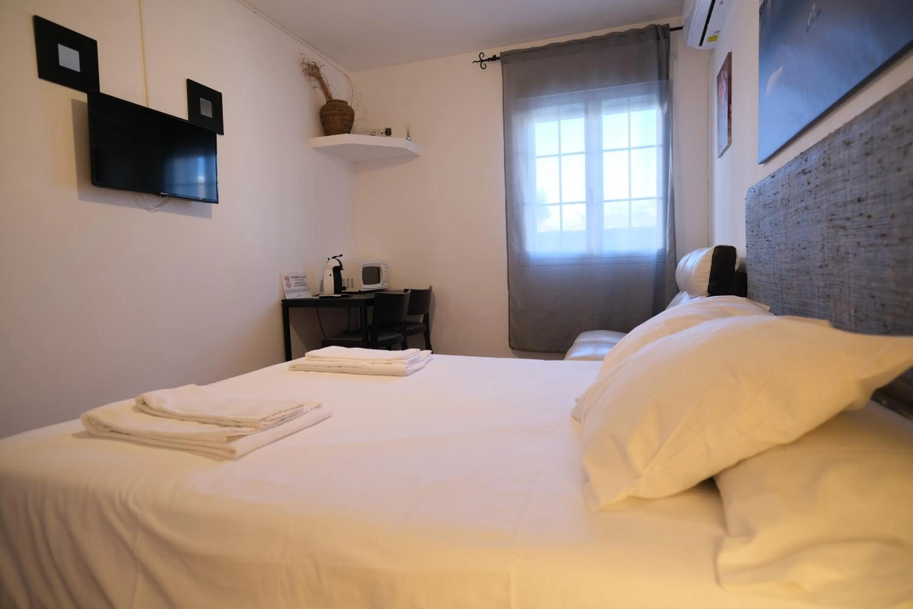 Bed in Hotel Rural La Pedriza Original