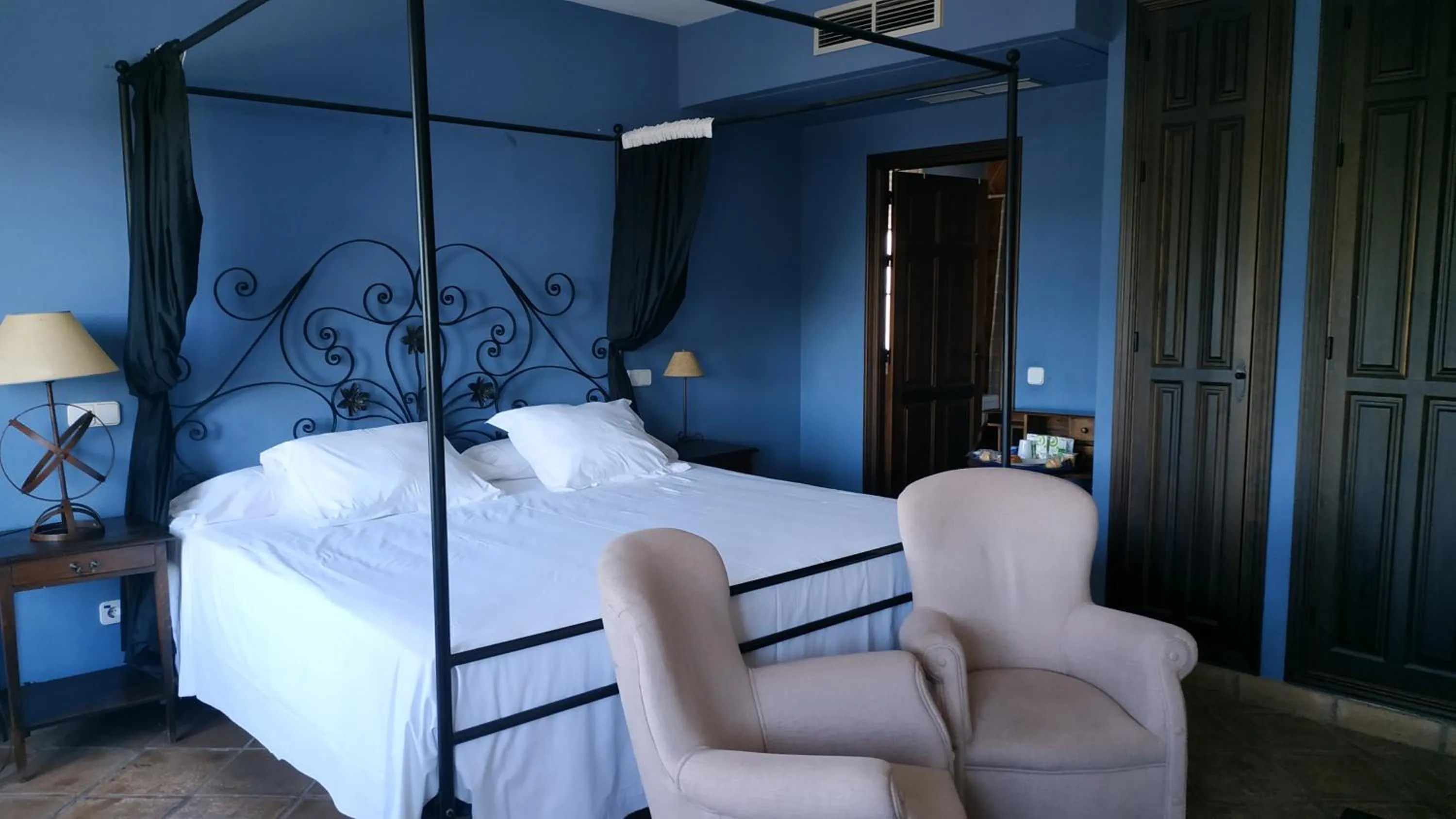 Bed in Hotel Rural La Pedriza Original