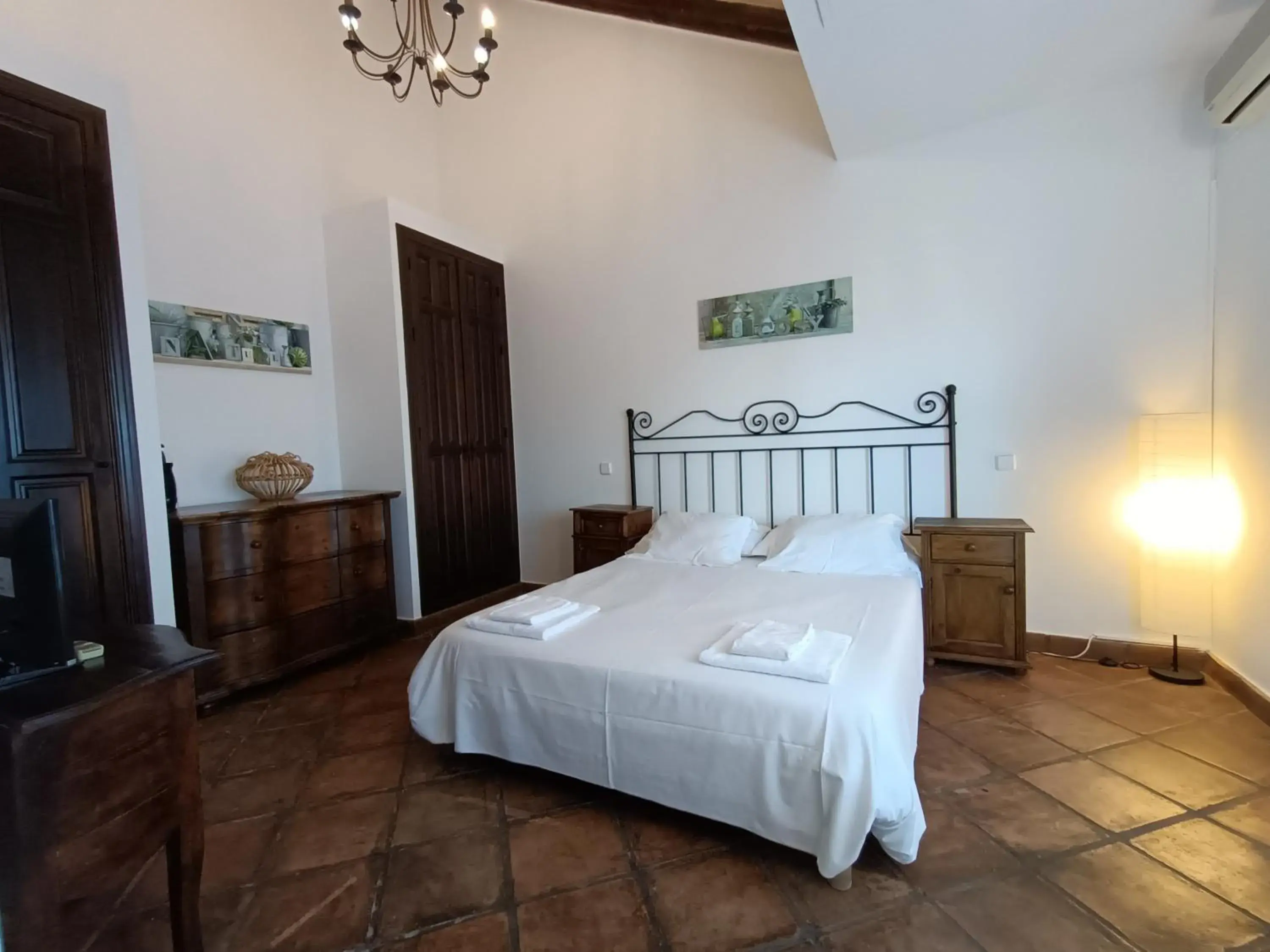 Deluxe Double Room with Extra Bed in Hotel Rural La Pedriza Original Deluxe Double Room with Extra Bed in Hotel Rural La Pedriza Original
