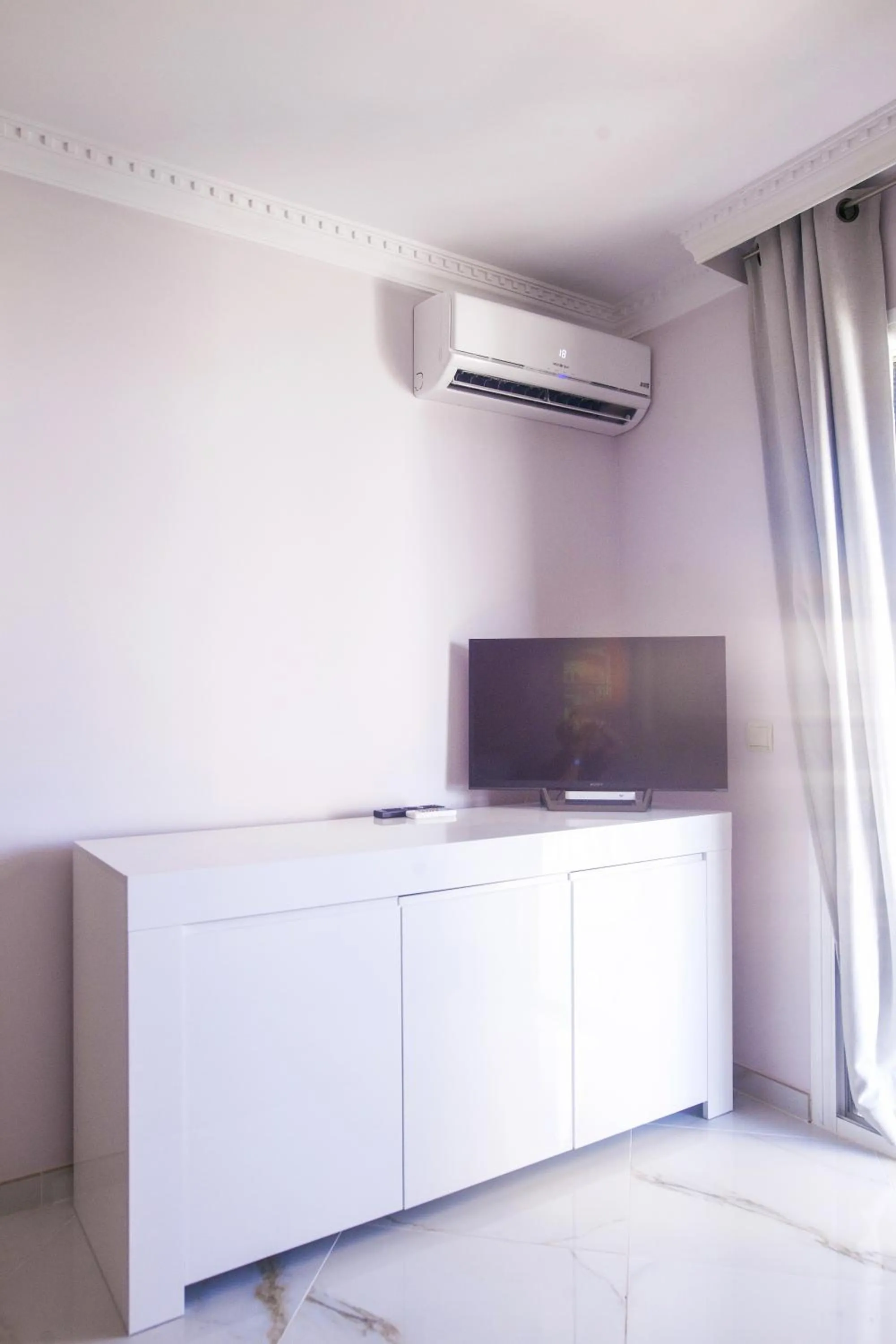 TV and multimedia in Duquesa Seaview marina