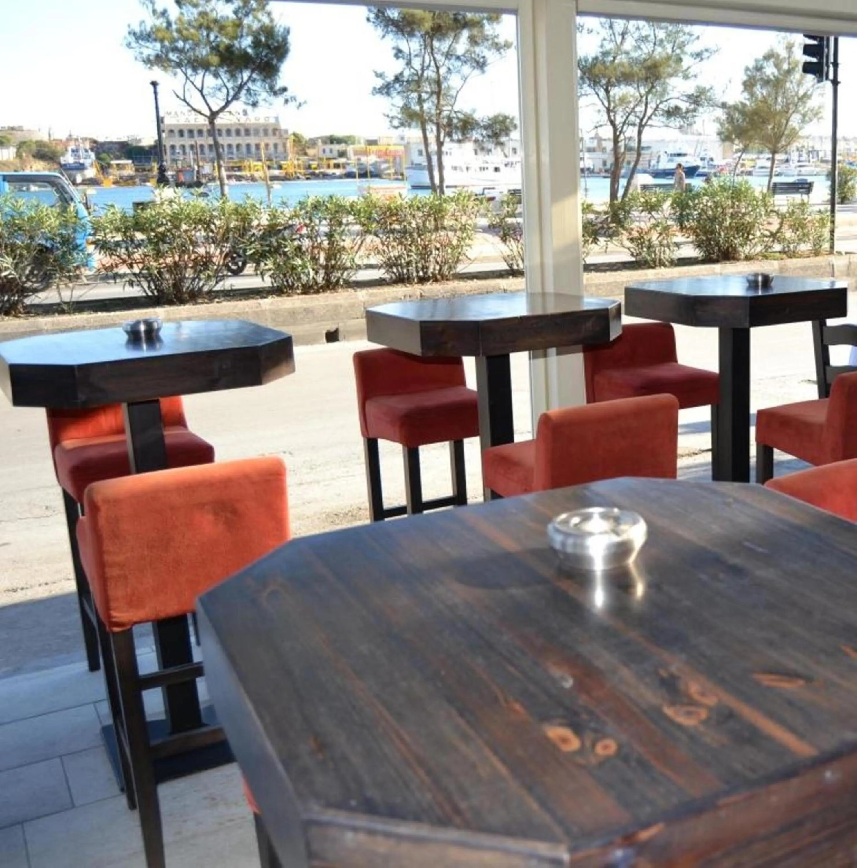 Restaurant/Places to Eat in Pebbles Boutique Aparthotel