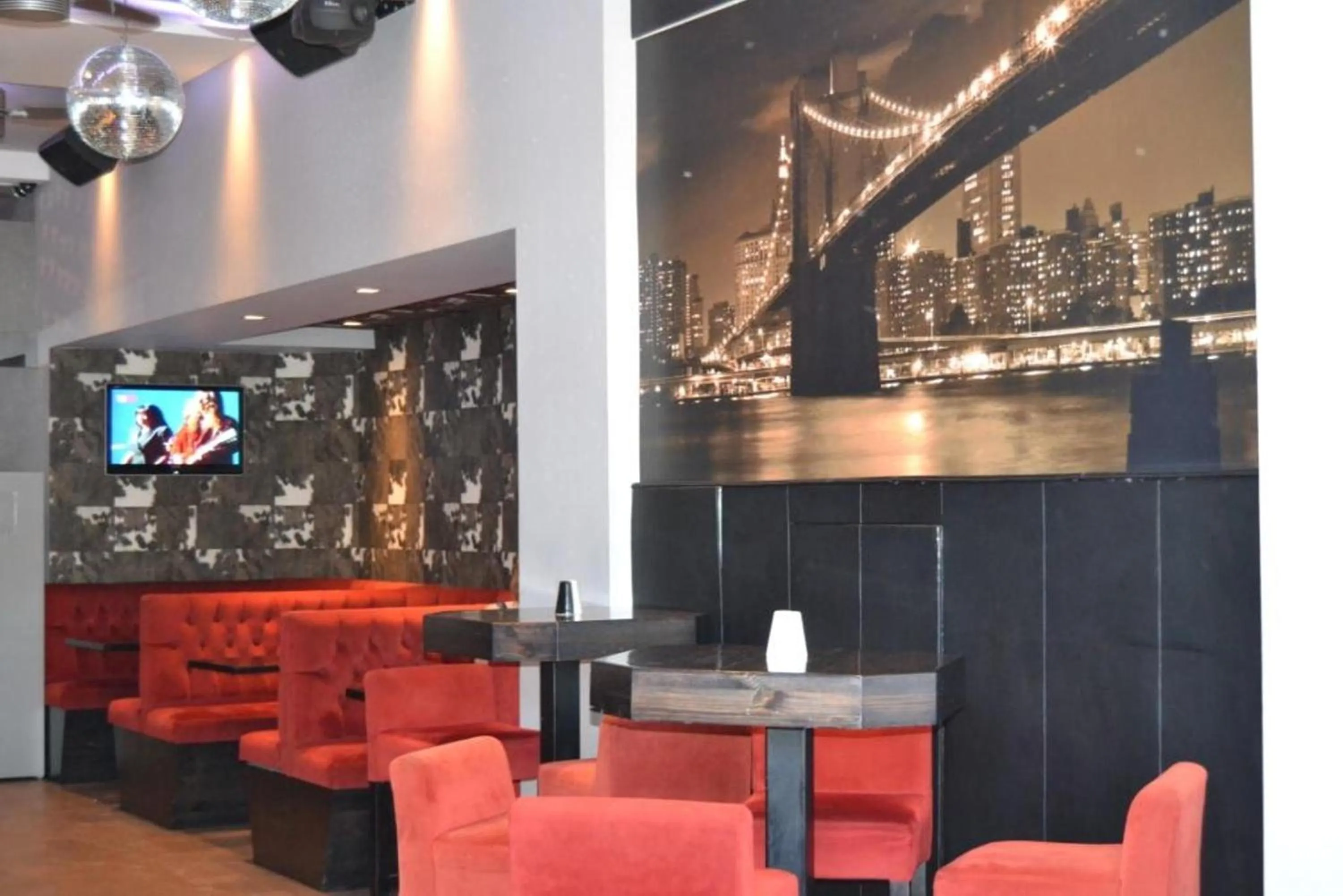 Restaurant/places to eat, Lounge/Bar in Pebbles Boutique Aparthotel