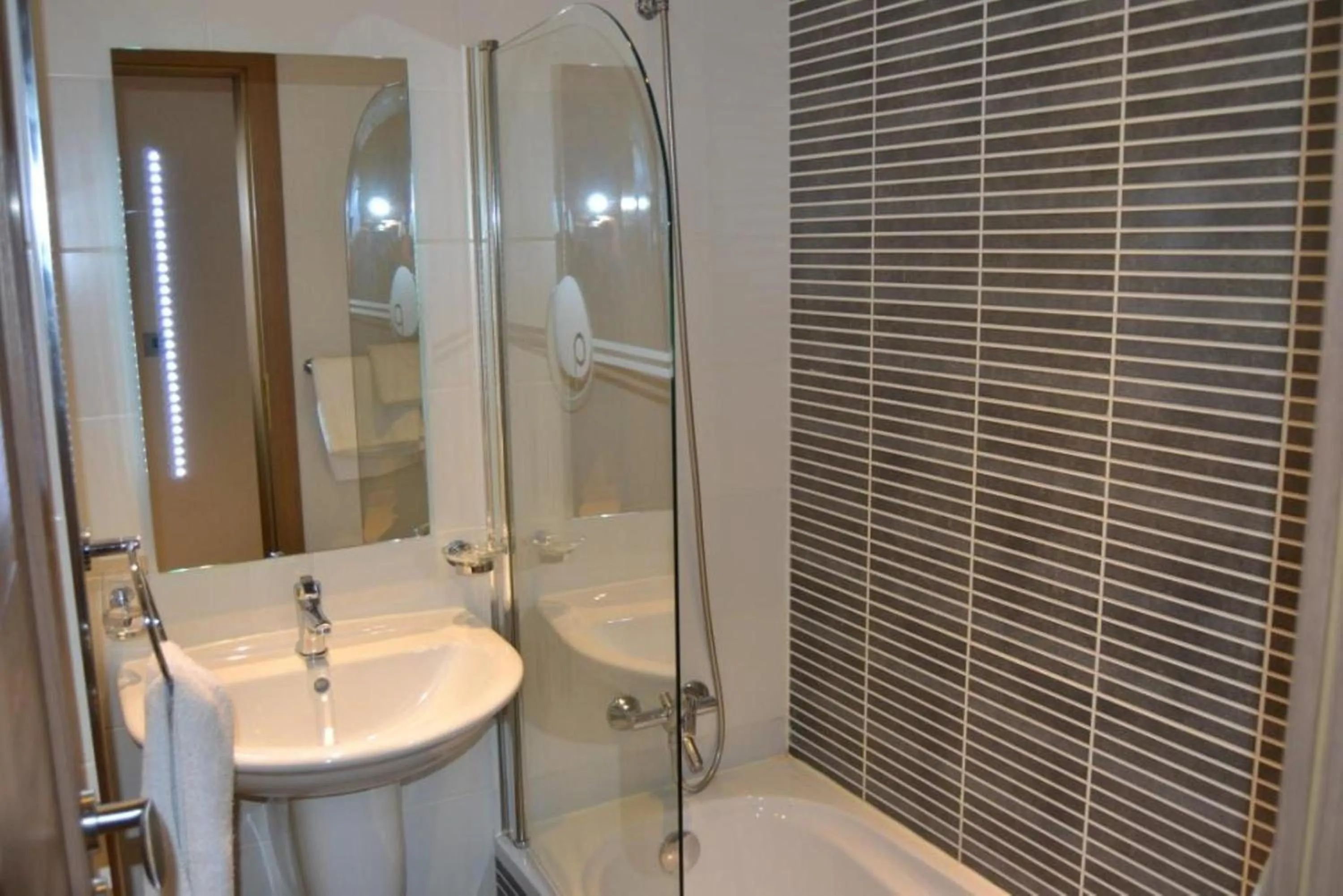 Bathroom in Pebbles Boutique Aparthotel