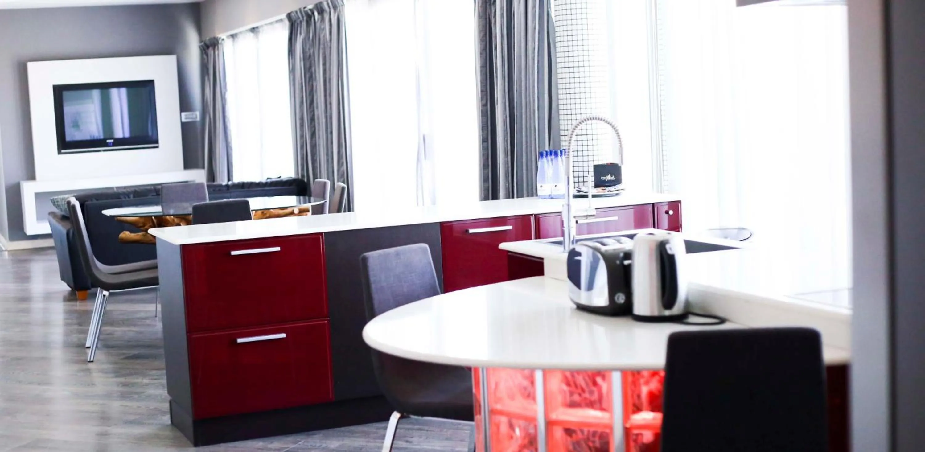 Kitchen or kitchenette, Kitchen/Kitchenette in Pebbles Boutique Aparthotel