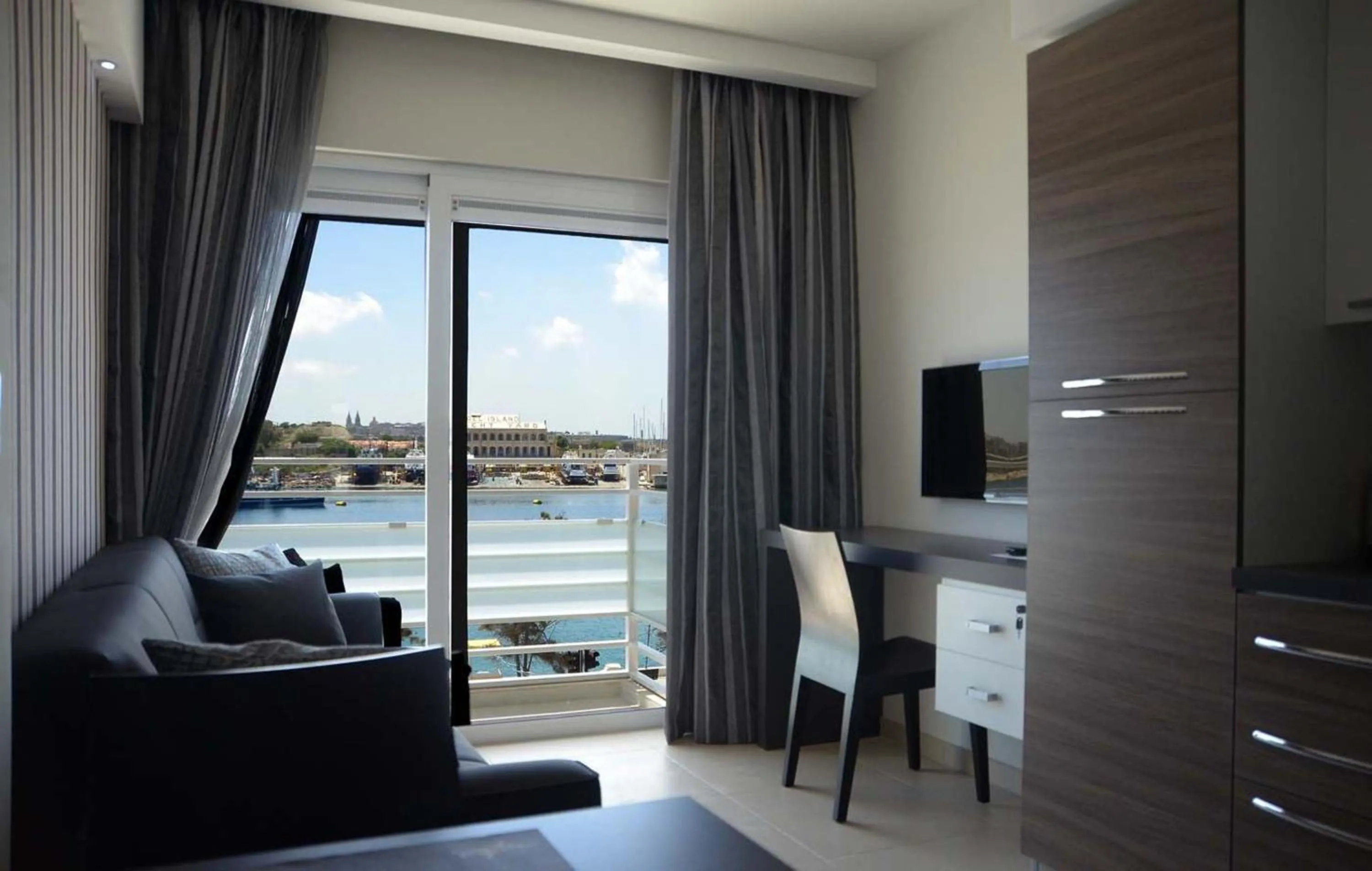 Bedroom, Seating Area in Pebbles Boutique Aparthotel