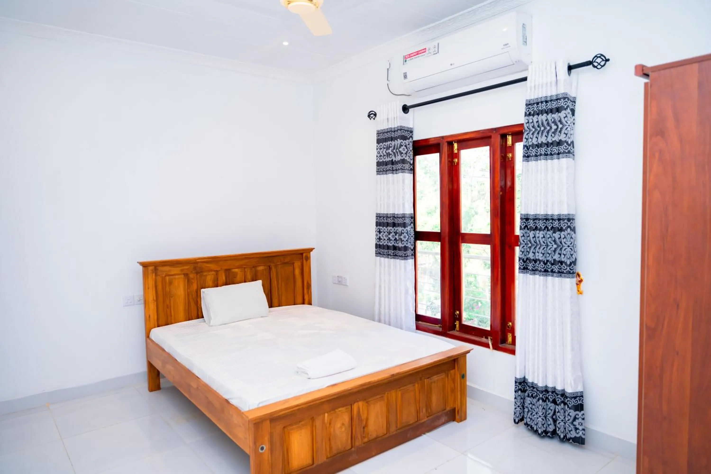 Bed in Thisha Hotel & Restaurant