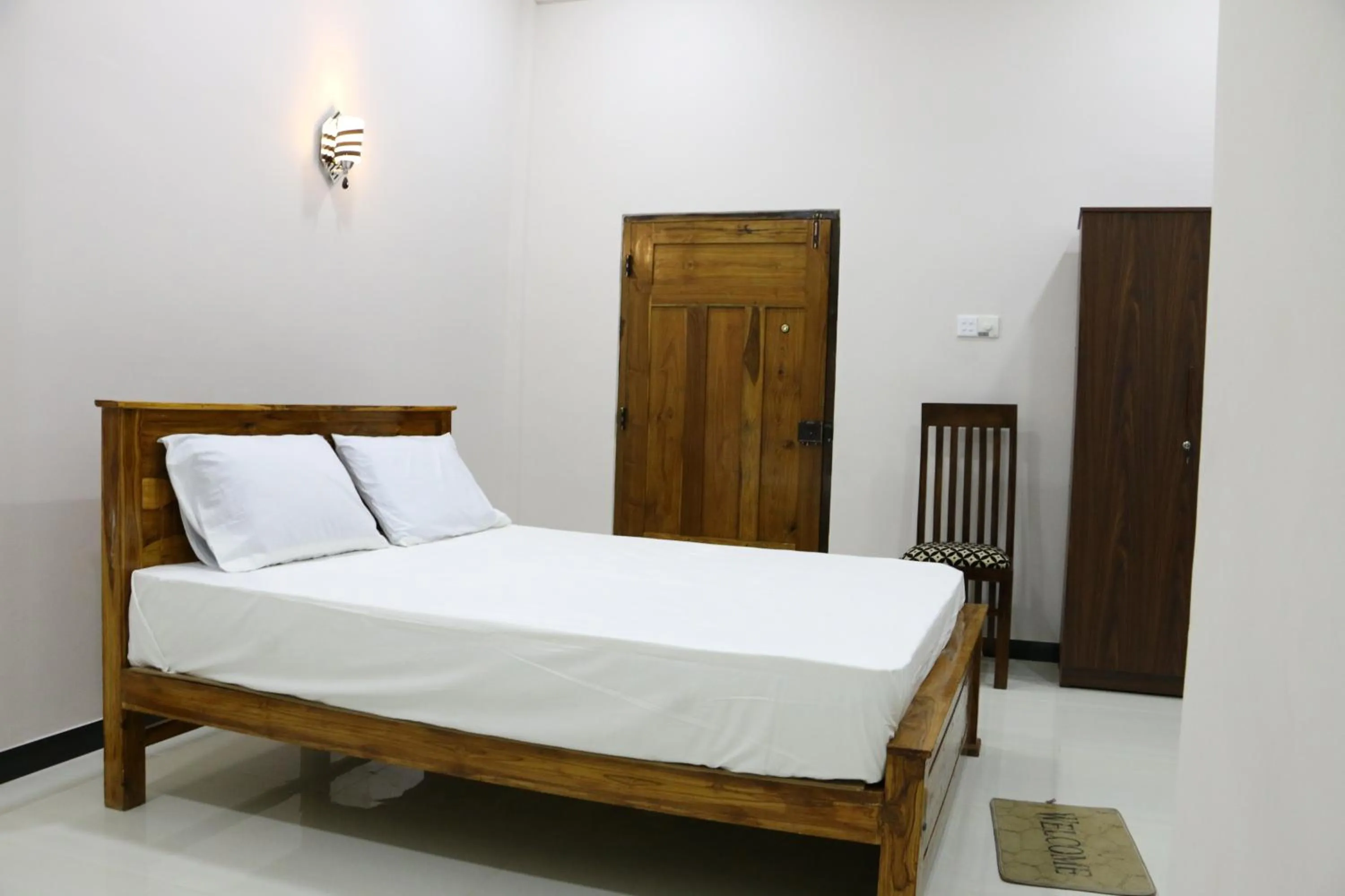 Bed in Thisha Hotel & Restaurant