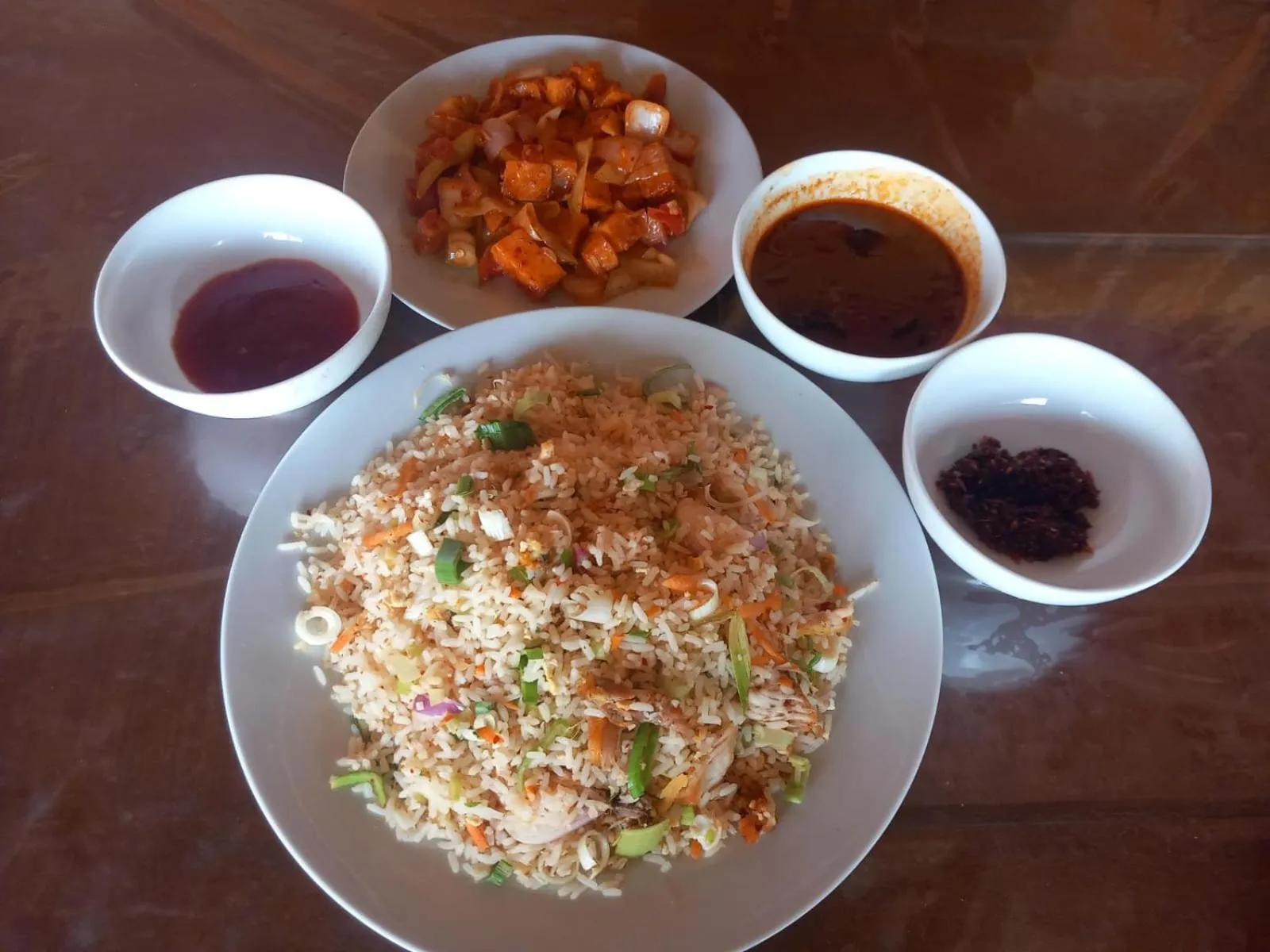 Restaurant/places to eat in Thisha Hotel & Restaurant